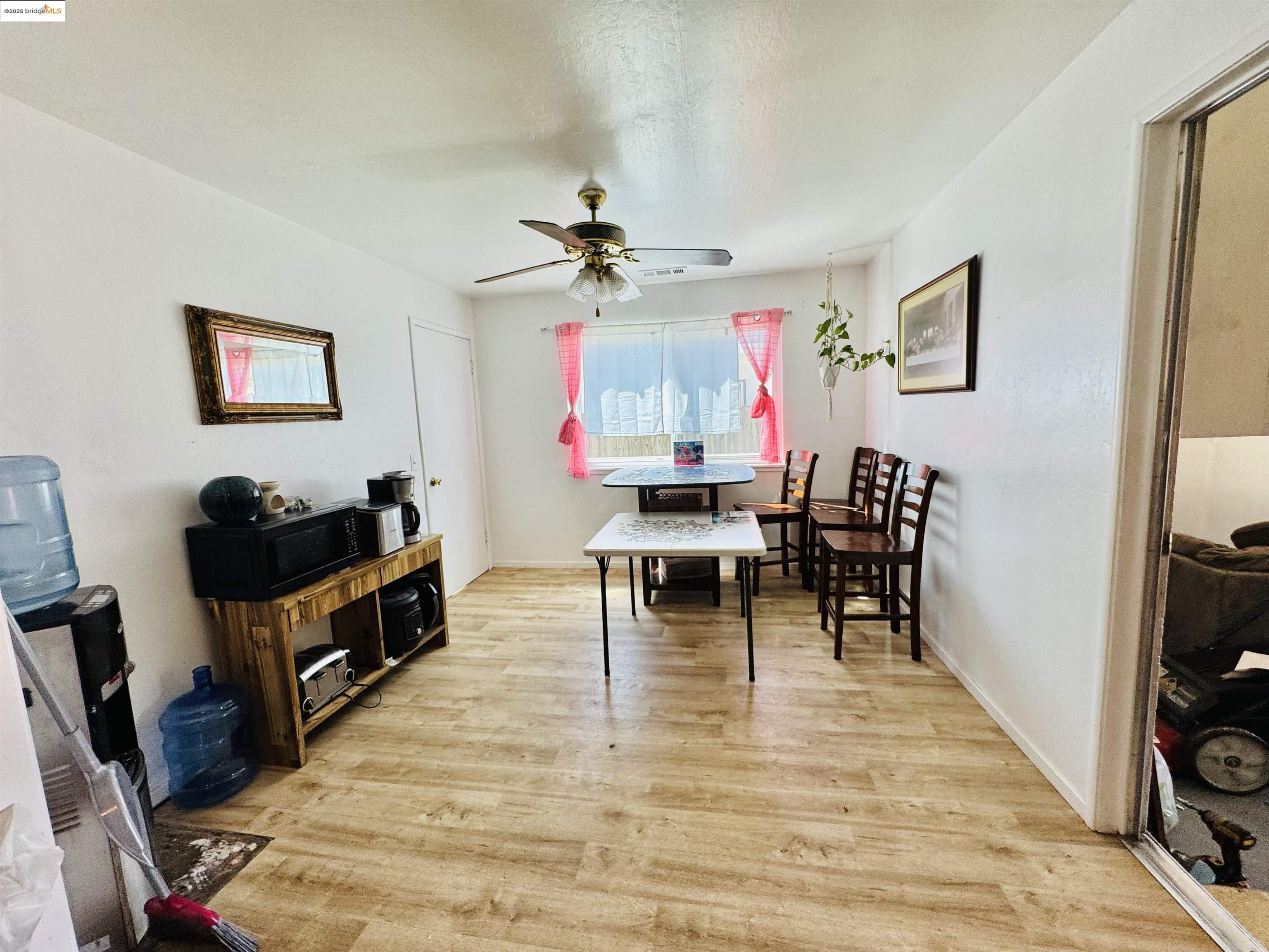 Detail Gallery Image 4 of 10 For 232 Renee Dr, Modesto,  CA 95354 - 3 Beds | 1/1 Baths