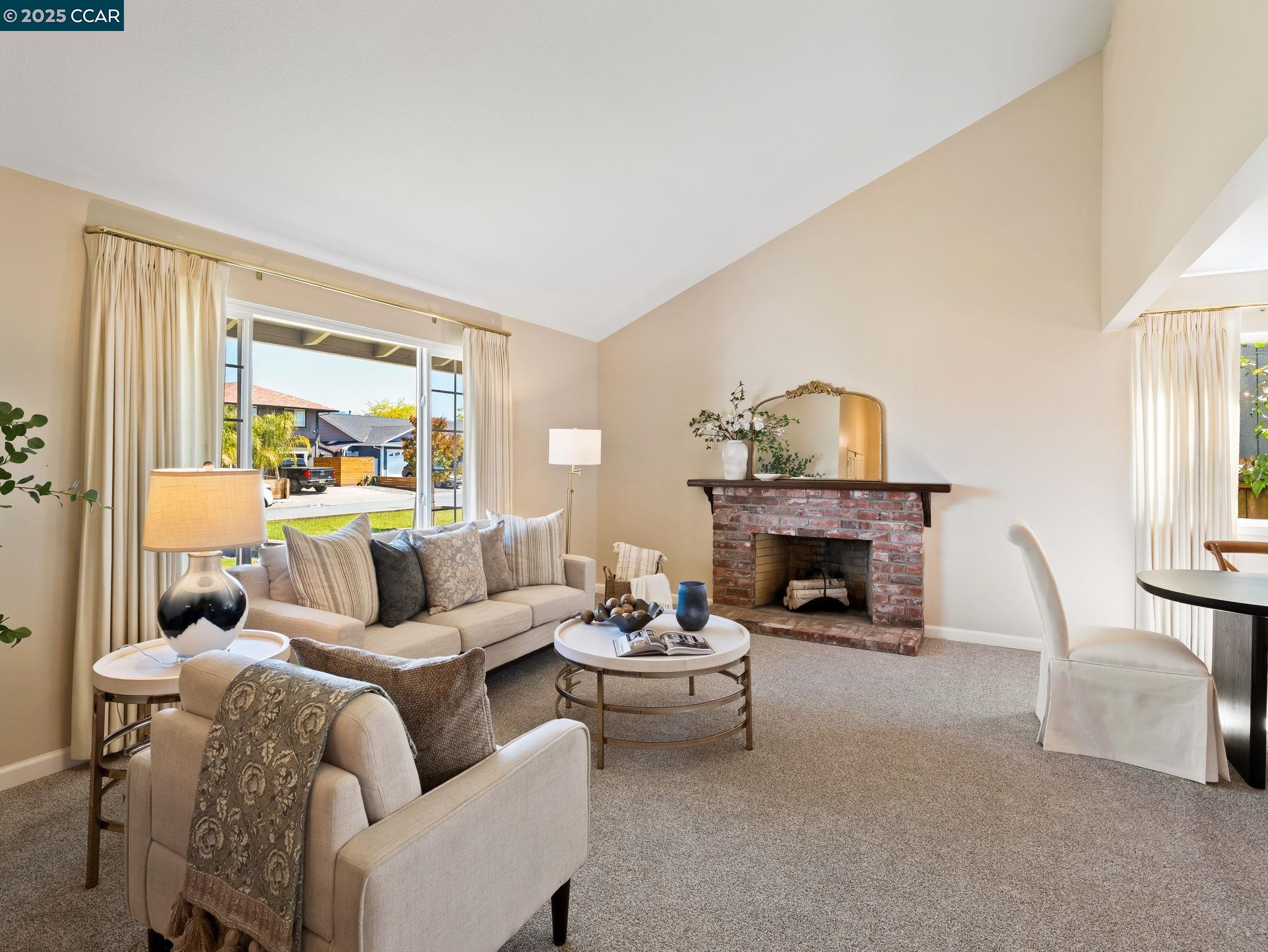Detail Gallery Image 15 of 56 For 1062 Santa Clara Ln., Petaluma,  CA 94954 - 4 Beds | 3 Baths