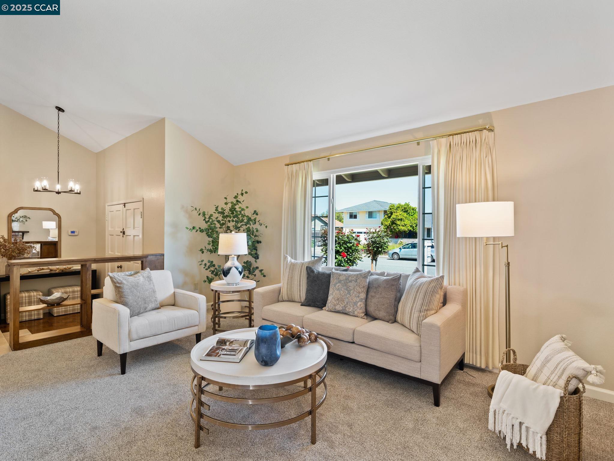Detail Gallery Image 16 of 56 For 1062 Santa Clara Ln., Petaluma,  CA 94954 - 4 Beds | 3 Baths