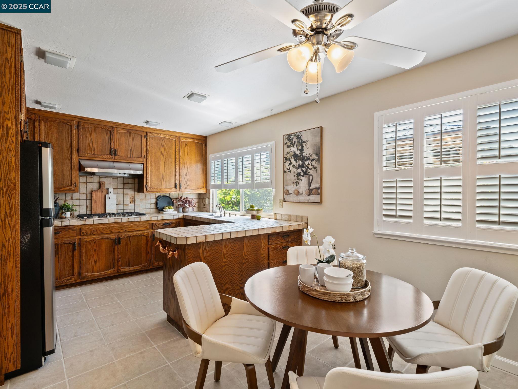 Detail Gallery Image 21 of 56 For 1062 Santa Clara Ln., Petaluma,  CA 94954 - 4 Beds | 3 Baths