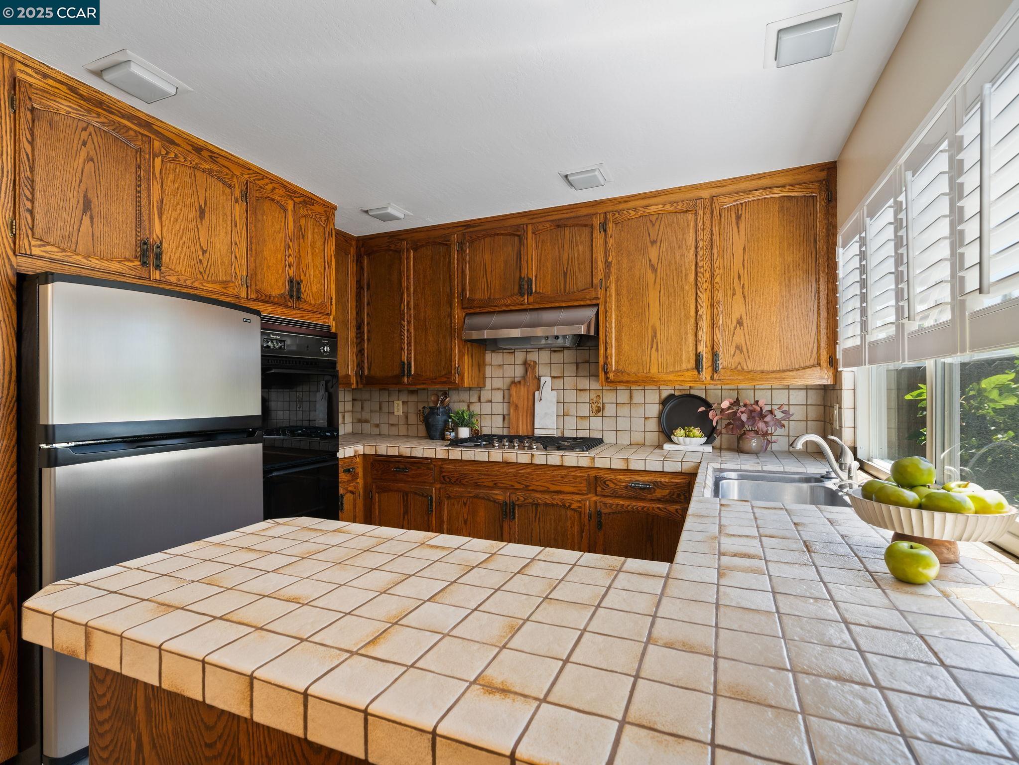 Detail Gallery Image 22 of 56 For 1062 Santa Clara Ln., Petaluma,  CA 94954 - 4 Beds | 3 Baths