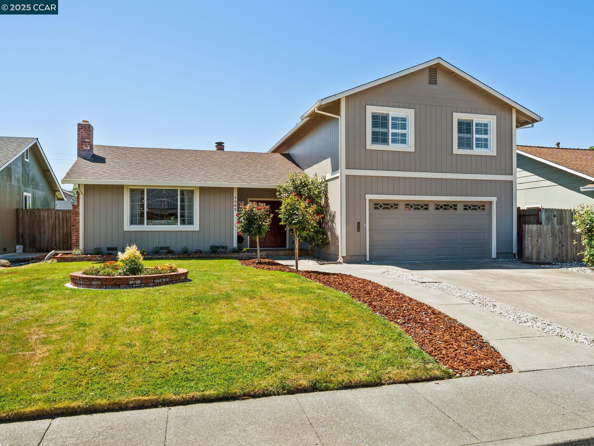 Detail Gallery Image 3 of 56 For 1062 Santa Clara Ln., Petaluma,  CA 94954 - 4 Beds | 3 Baths