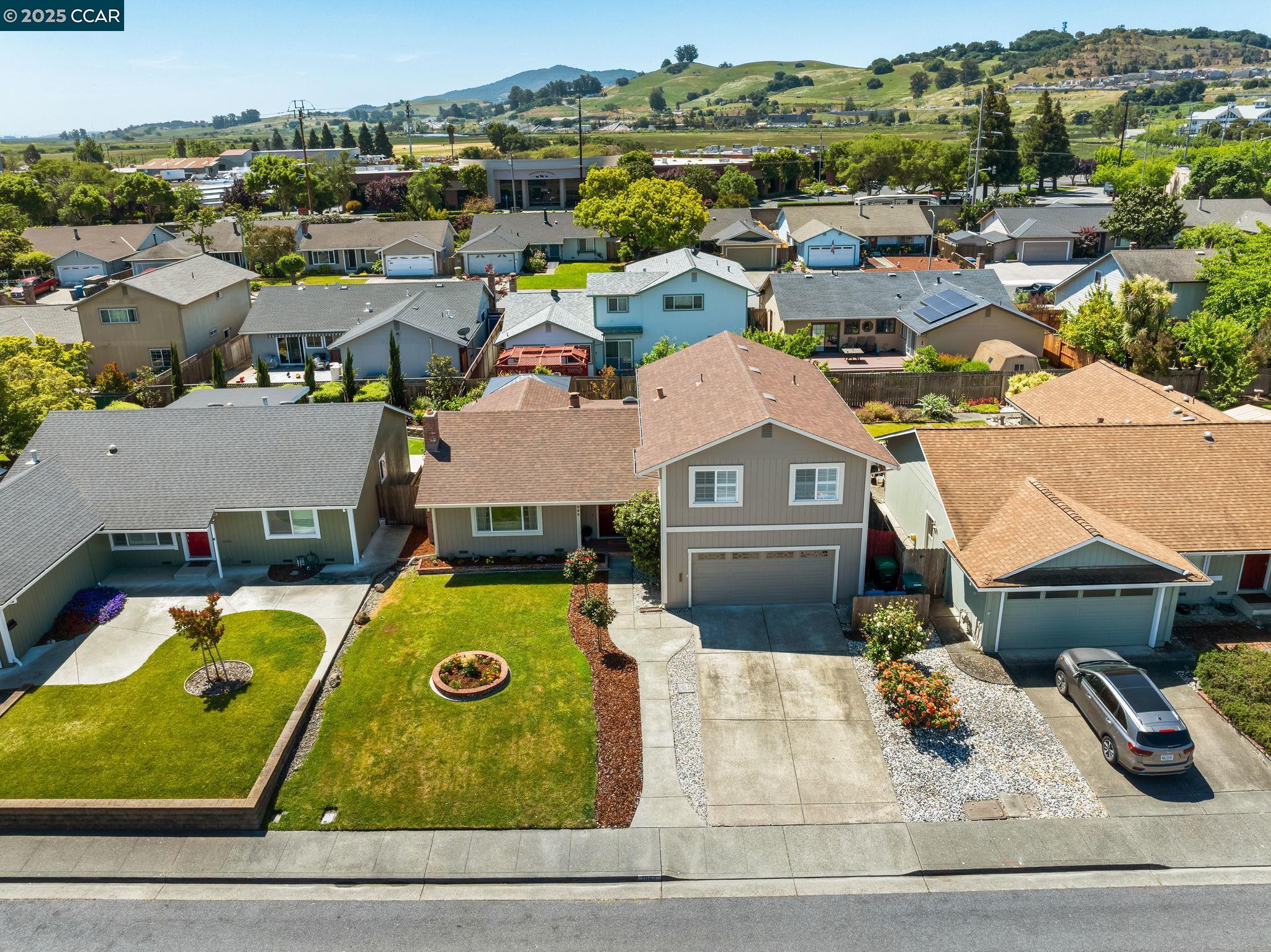 Detail Gallery Image 5 of 56 For 1062 Santa Clara Ln., Petaluma,  CA 94954 - 4 Beds | 3 Baths