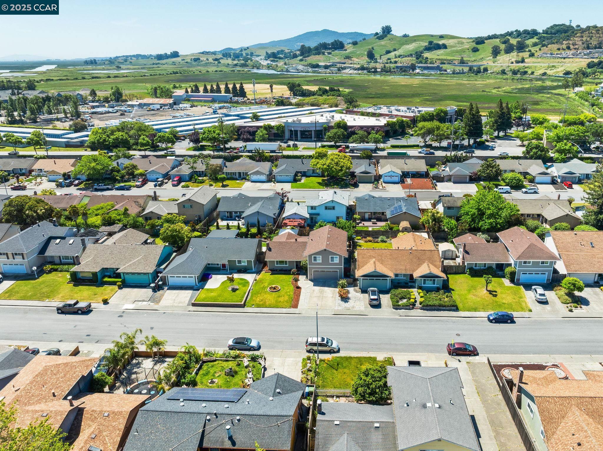 Detail Gallery Image 9 of 56 For 1062 Santa Clara Ln., Petaluma,  CA 94954 - 4 Beds | 3 Baths