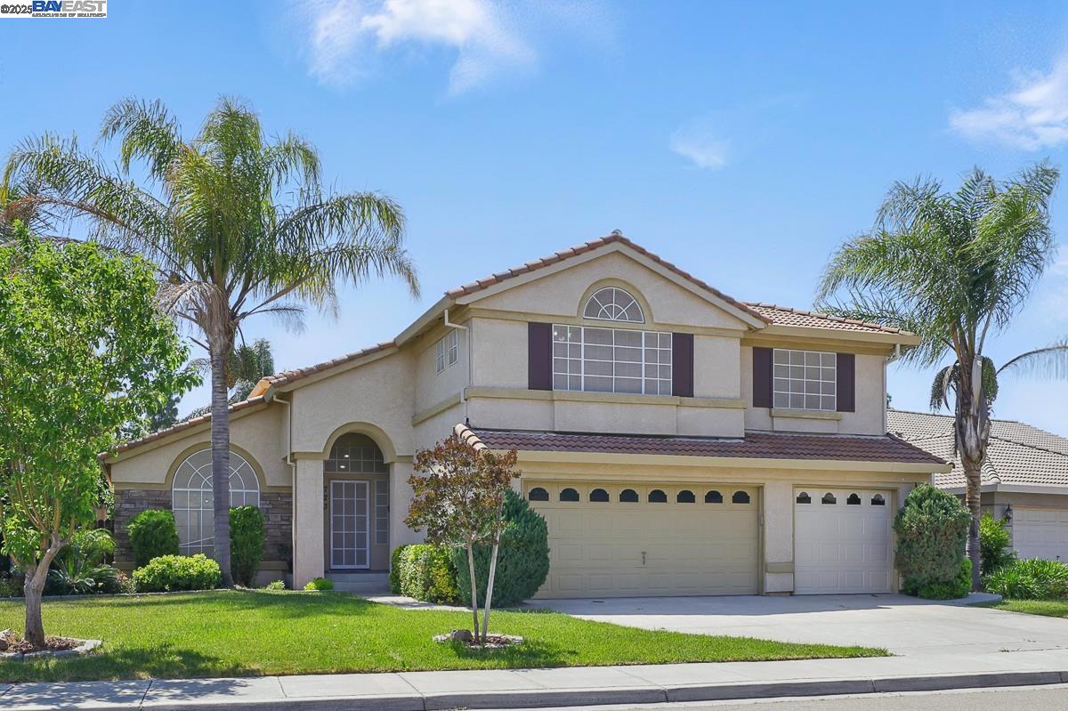 Detail Gallery Image 2 of 60 For 723 Ann Gabriel Ln, Tracy,  CA 95377 - 5 Beds | 3 Baths