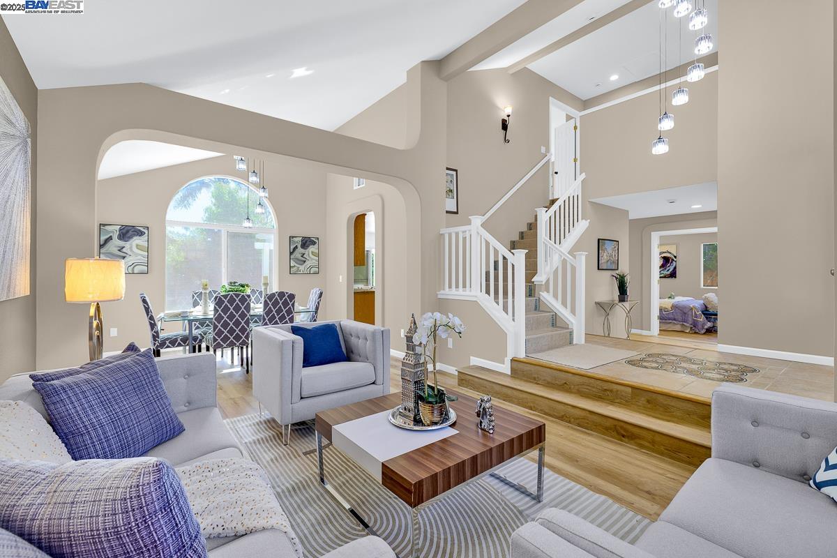 Detail Gallery Image 8 of 60 For 723 Ann Gabriel Ln, Tracy,  CA 95377 - 5 Beds | 3 Baths