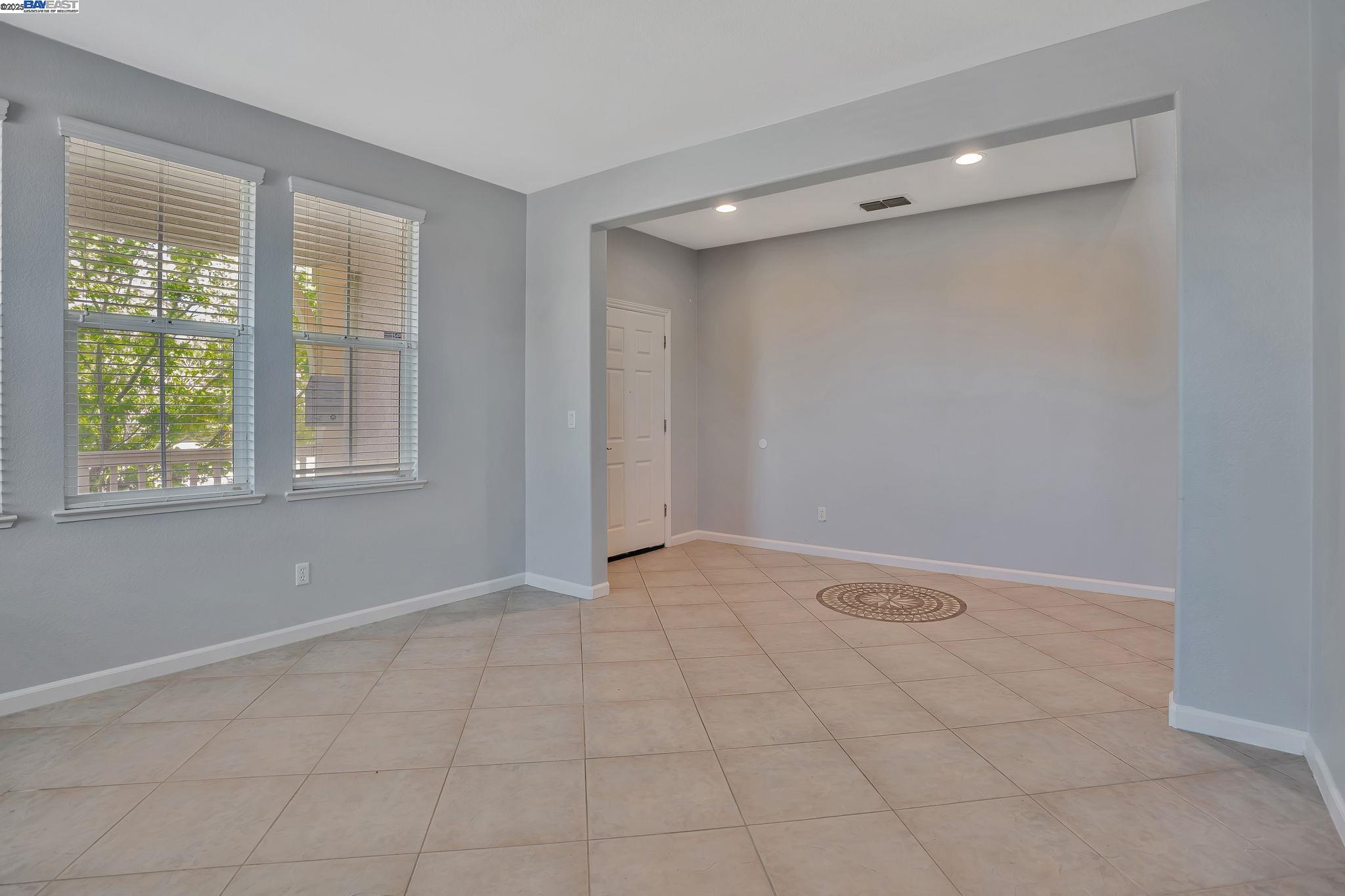 Detail Gallery Image 13 of 57 For 10272 Beckley Way, Elk Grove,  CA 95757 - 5 Beds | 3 Baths