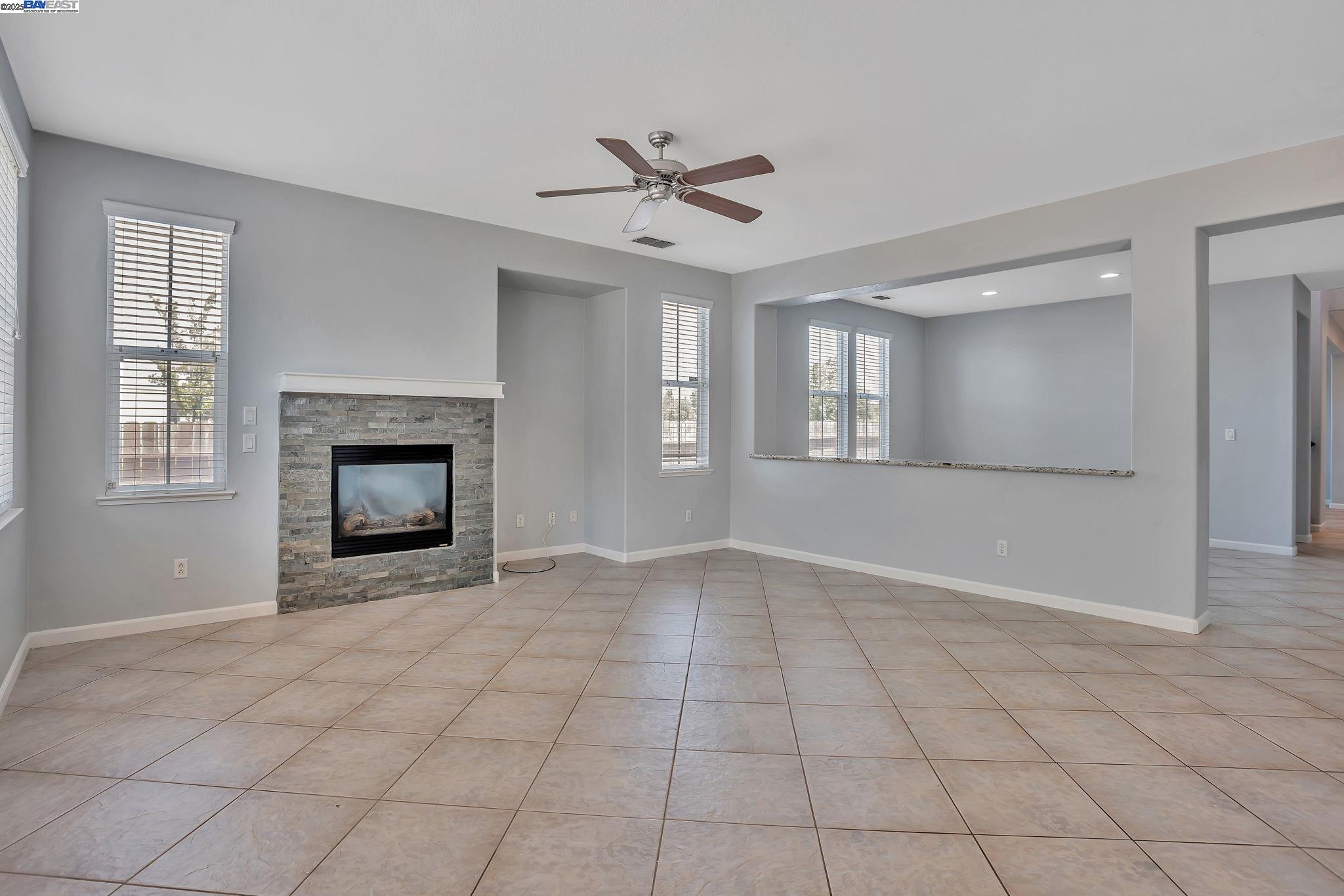 Detail Gallery Image 19 of 57 For 10272 Beckley Way, Elk Grove,  CA 95757 - 5 Beds | 3 Baths