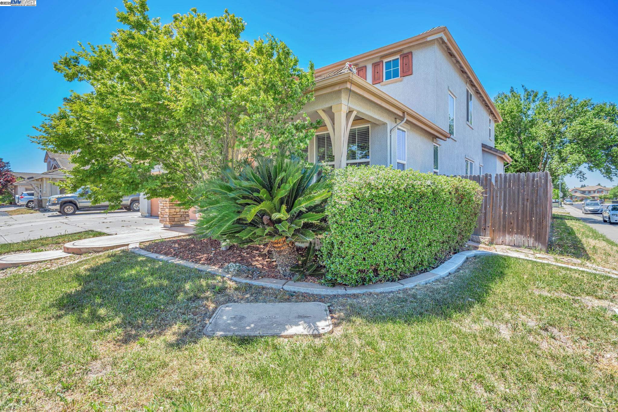 Detail Gallery Image 3 of 57 For 10272 Beckley Way, Elk Grove,  CA 95757 - 5 Beds | 3 Baths