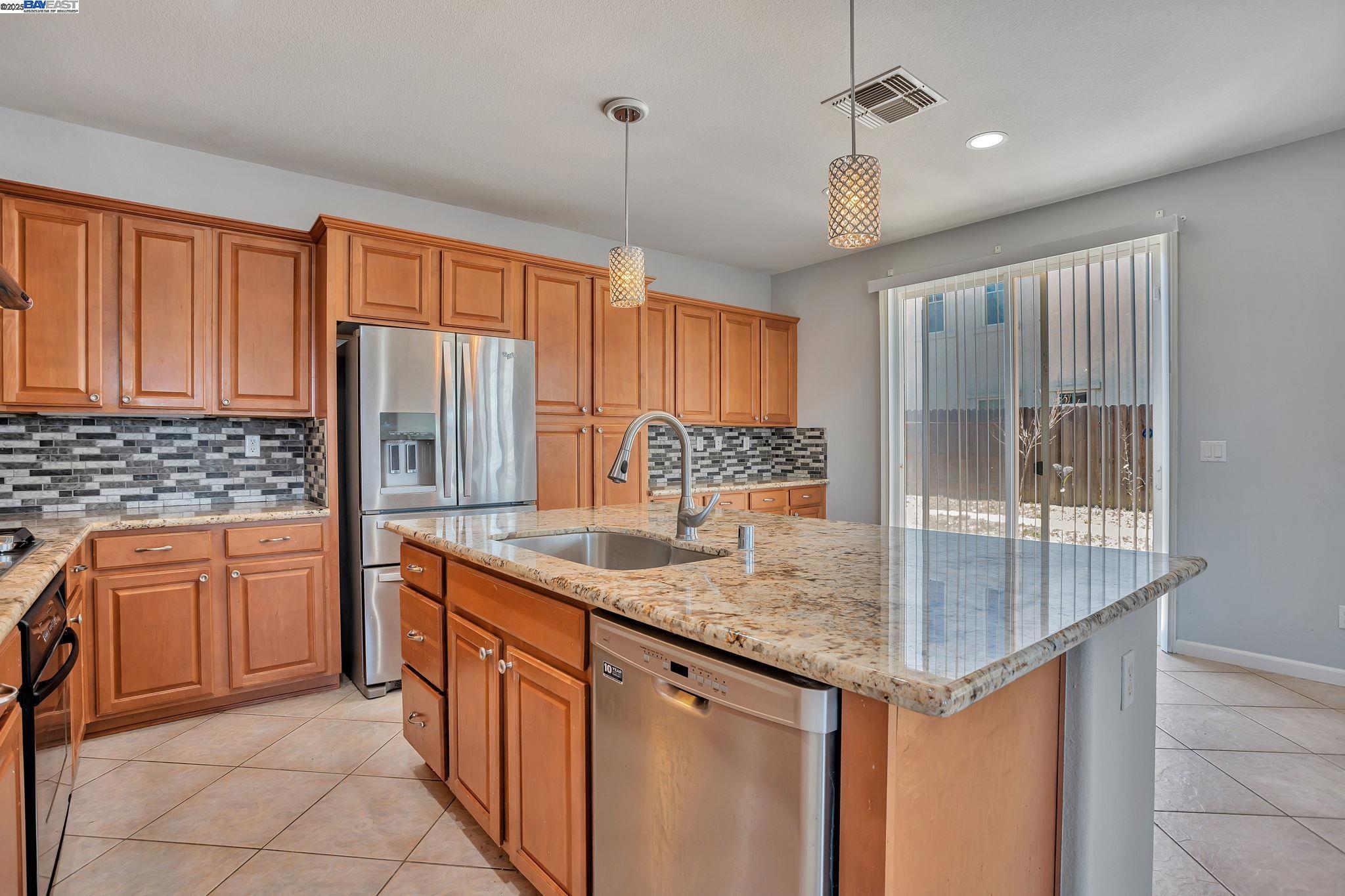 Detail Gallery Image 21 of 57 For 10272 Beckley Way, Elk Grove,  CA 95757 - 5 Beds | 3 Baths
