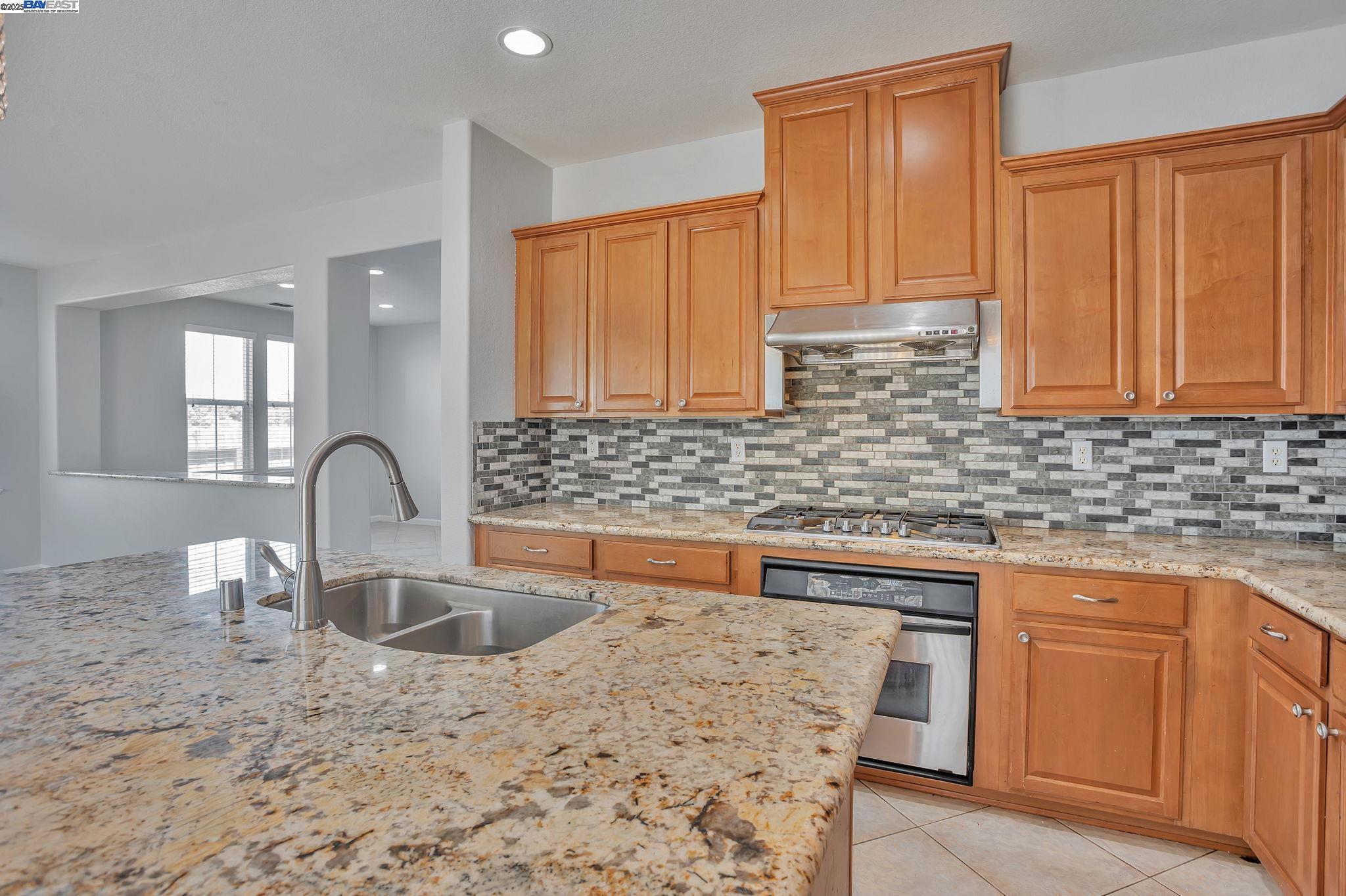 Detail Gallery Image 22 of 57 For 10272 Beckley Way, Elk Grove,  CA 95757 - 5 Beds | 3 Baths