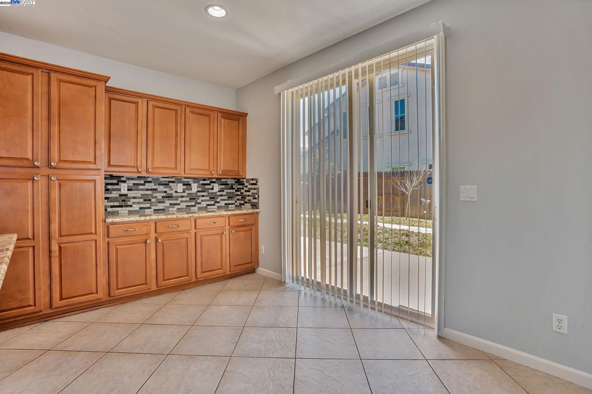 Detail Gallery Image 24 of 57 For 10272 Beckley Way, Elk Grove,  CA 95757 - 5 Beds | 3 Baths