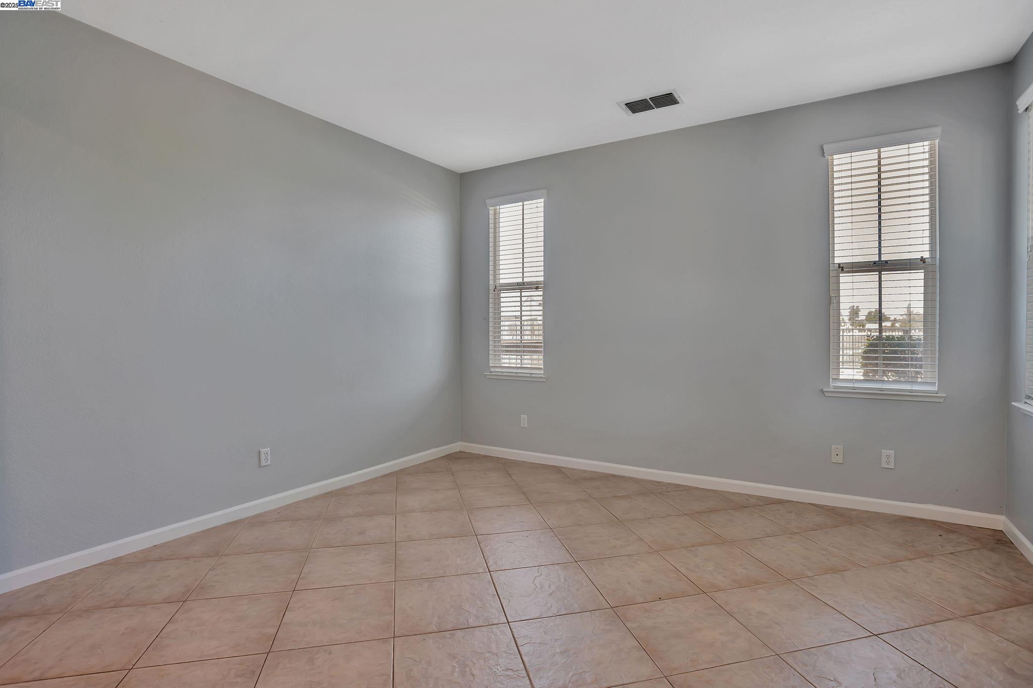 Detail Gallery Image 29 of 57 For 10272 Beckley Way, Elk Grove,  CA 95757 - 5 Beds | 3 Baths