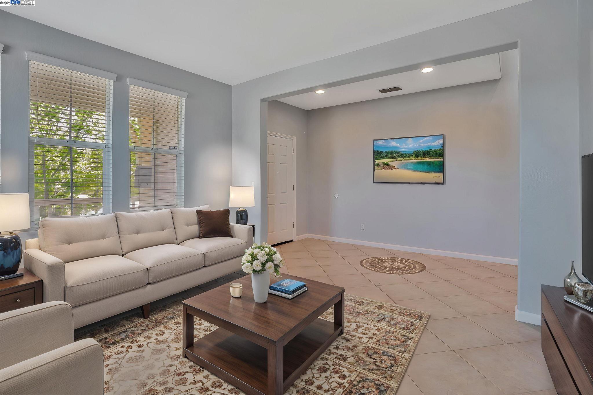 Detail Gallery Image 4 of 57 For 10272 Beckley Way, Elk Grove,  CA 95757 - 5 Beds | 3 Baths