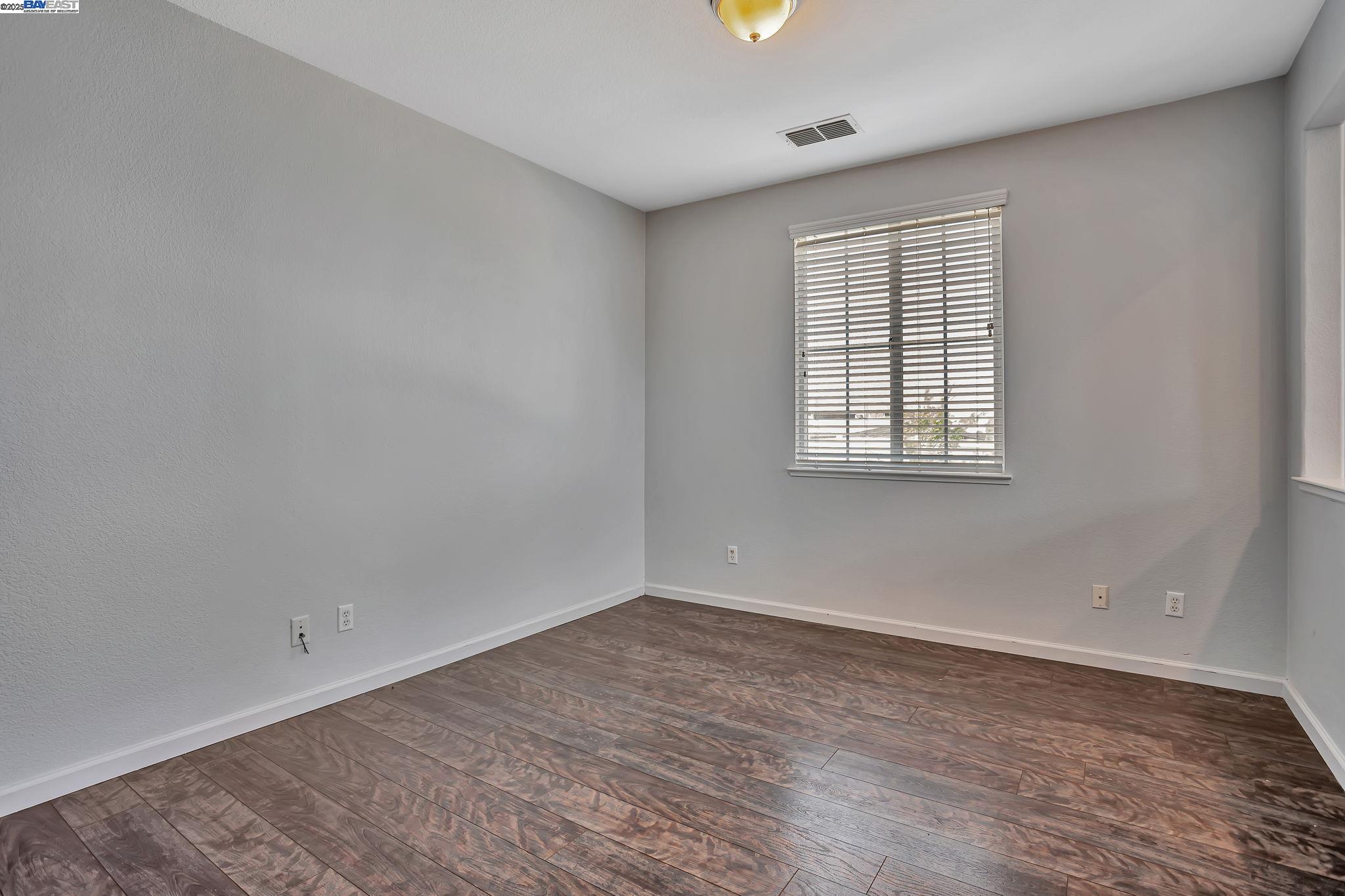 Detail Gallery Image 33 of 57 For 10272 Beckley Way, Elk Grove,  CA 95757 - 5 Beds | 3 Baths