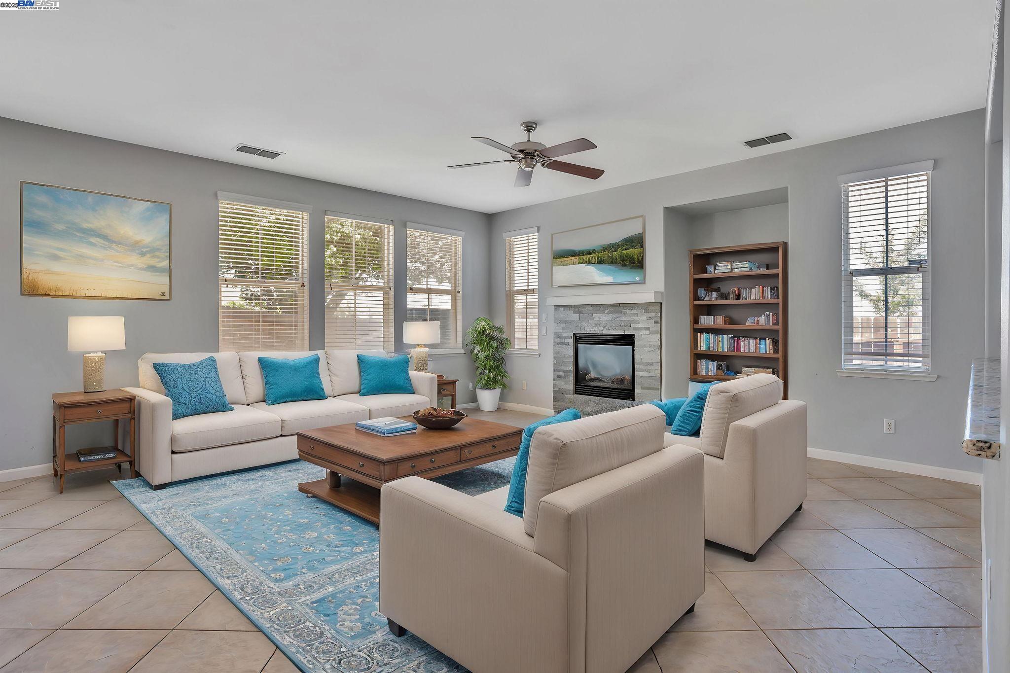 Detail Gallery Image 5 of 57 For 10272 Beckley Way, Elk Grove,  CA 95757 - 5 Beds | 3 Baths
