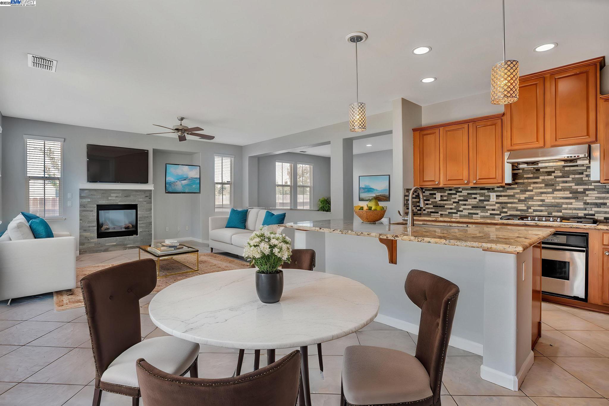 Detail Gallery Image 8 of 57 For 10272 Beckley Way, Elk Grove,  CA 95757 - 5 Beds | 3 Baths