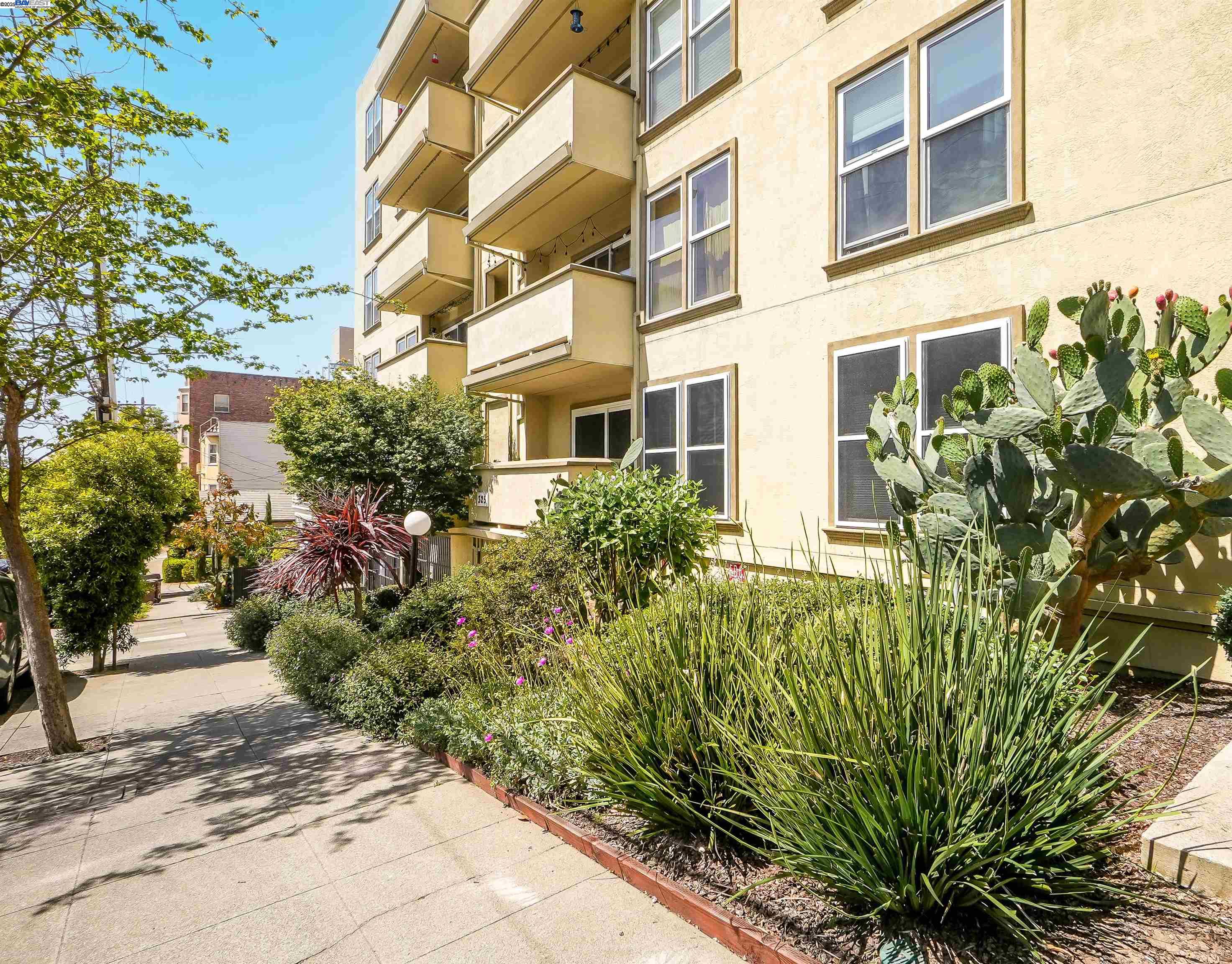 Detail Gallery Image 12 of 41 For 325 Lenox Ave #308,  Oakland,  CA 94610 - 2 Beds | 1/1 Baths