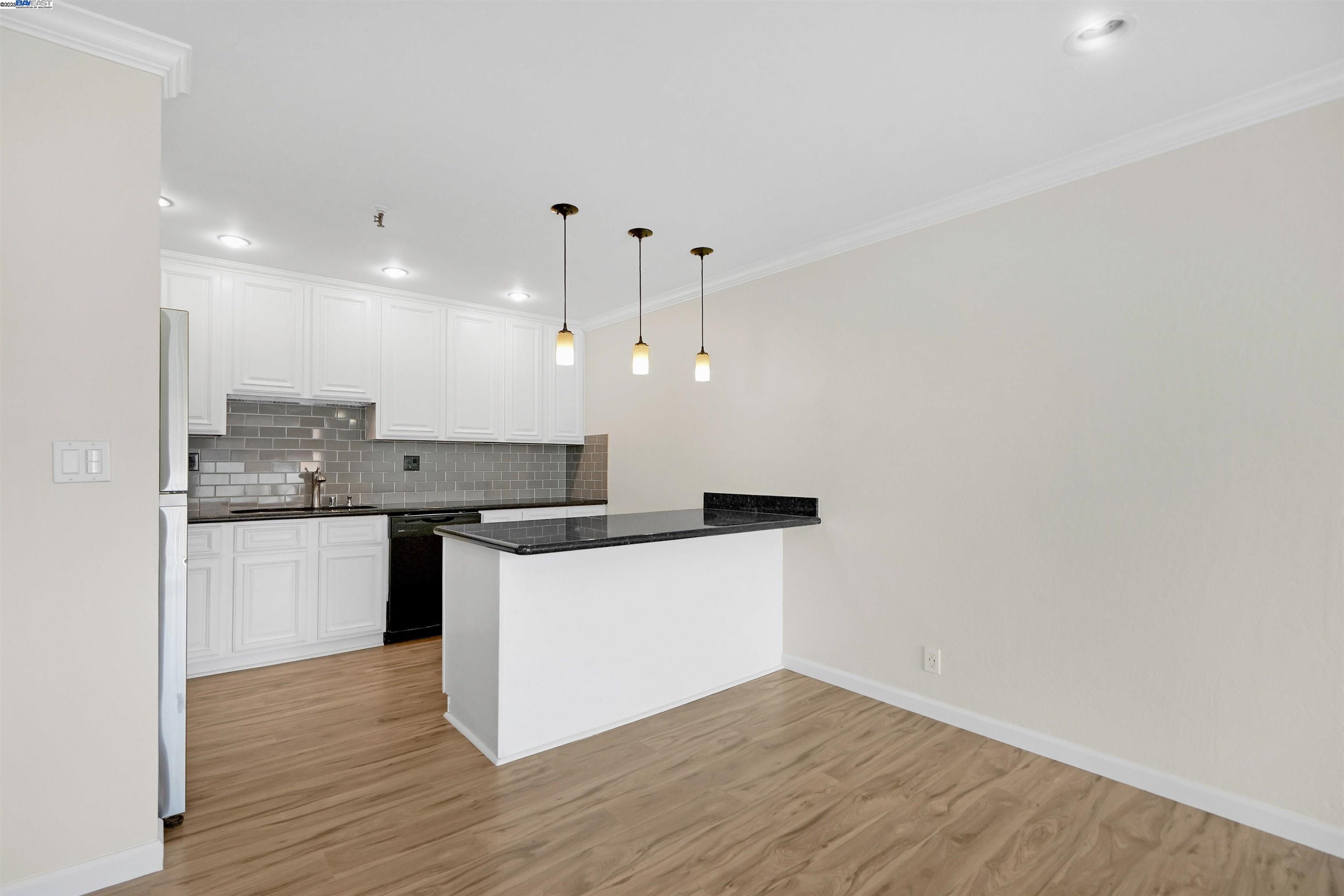 Detail Gallery Image 4 of 41 For 325 Lenox Ave #308,  Oakland,  CA 94610 - 2 Beds | 1/1 Baths