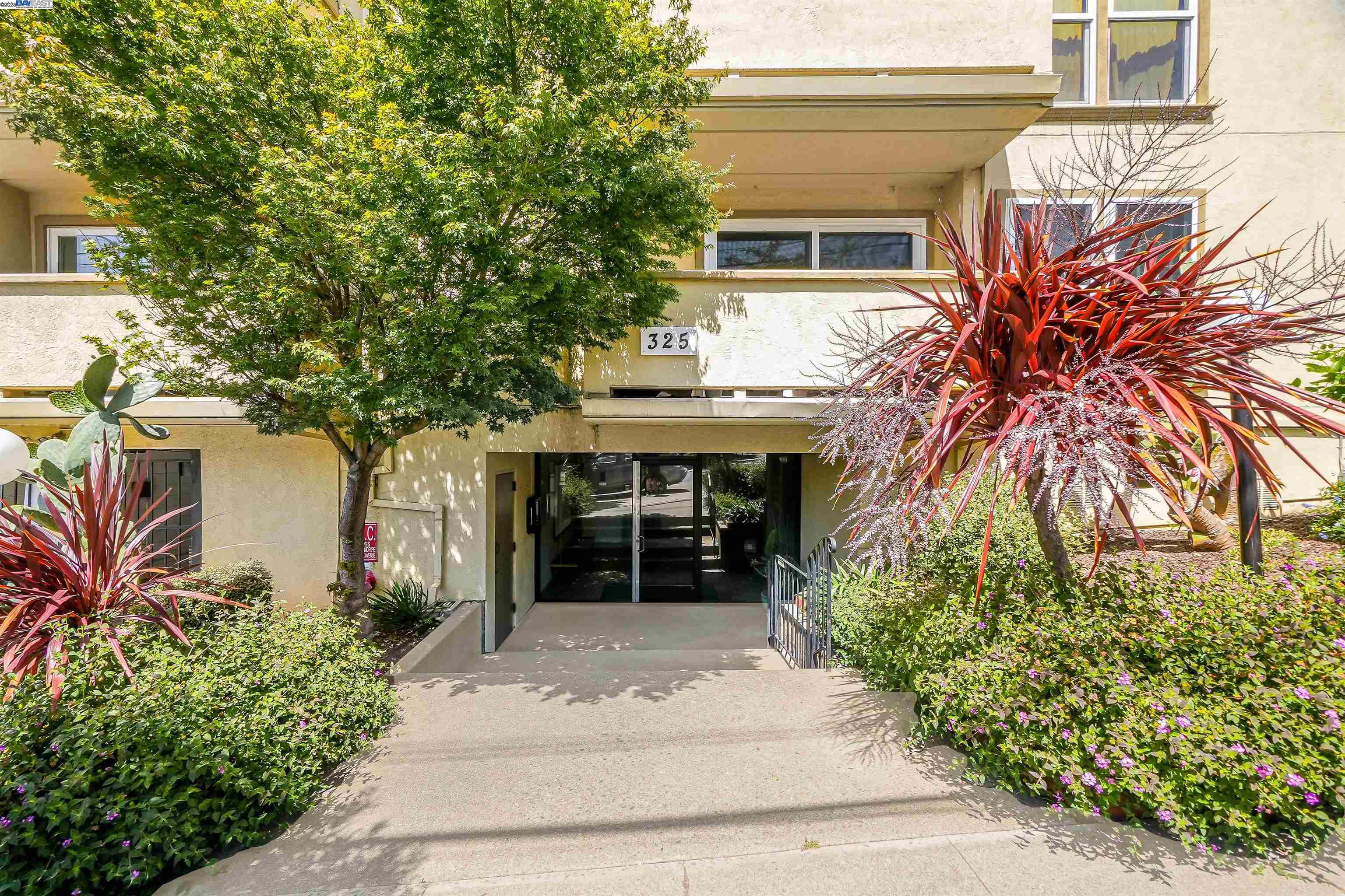 Detail Gallery Image 10 of 41 For 325 Lenox Ave #308,  Oakland,  CA 94610 - 2 Beds | 1/1 Baths