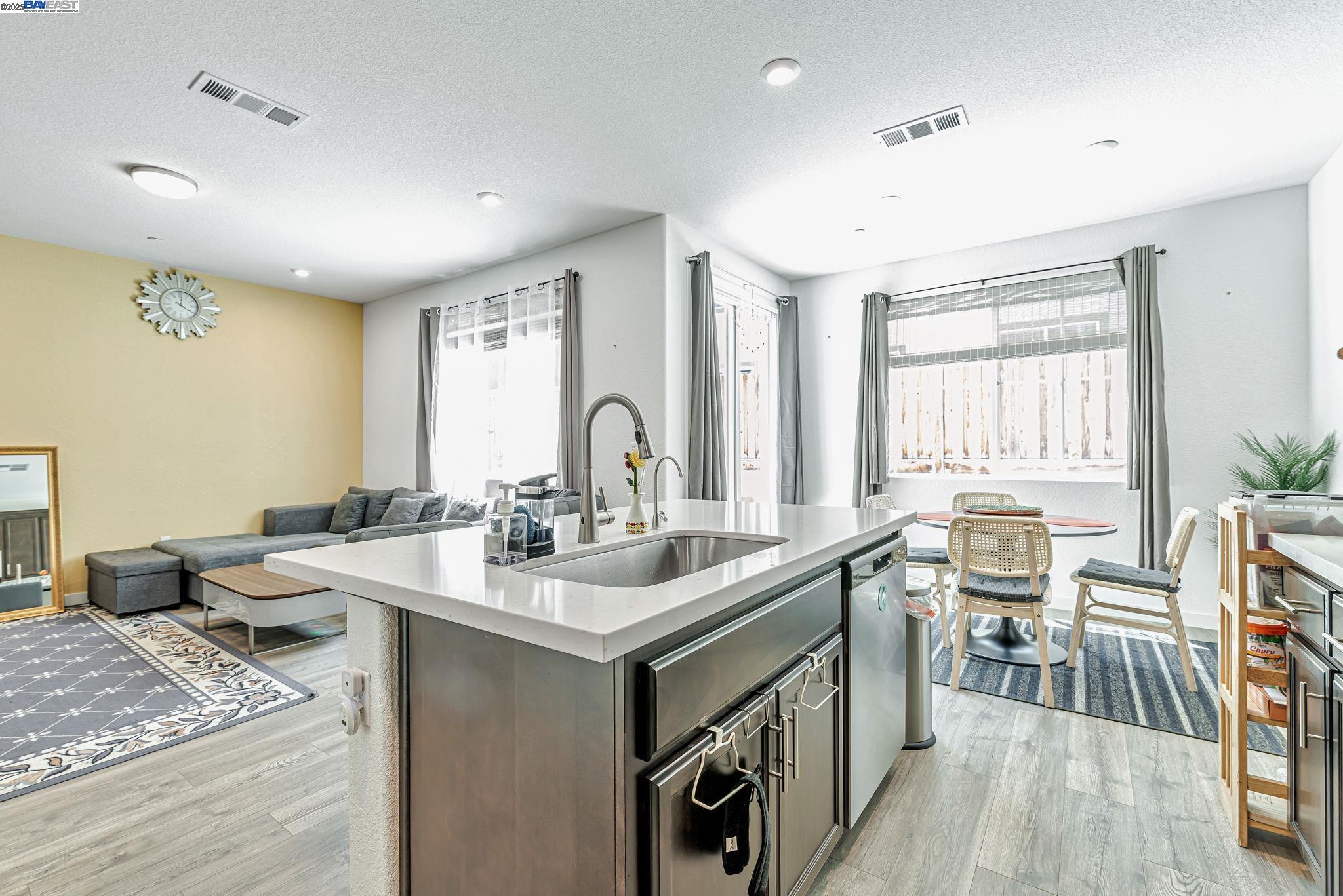 Detail Gallery Image 10 of 46 For 1508 Landing Street, Pittsburg,  CA 94565 - 4 Beds | 3 Baths