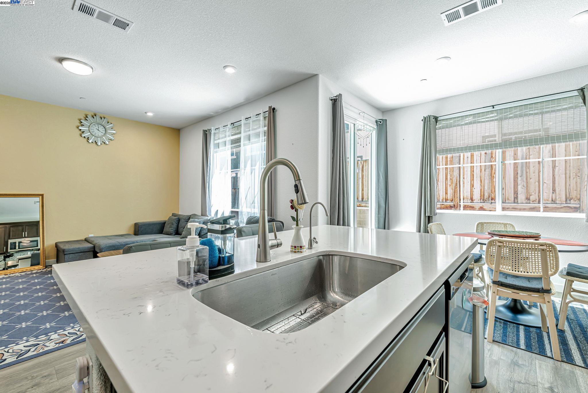 Detail Gallery Image 11 of 46 For 1508 Landing Street, Pittsburg,  CA 94565 - 4 Beds | 3 Baths