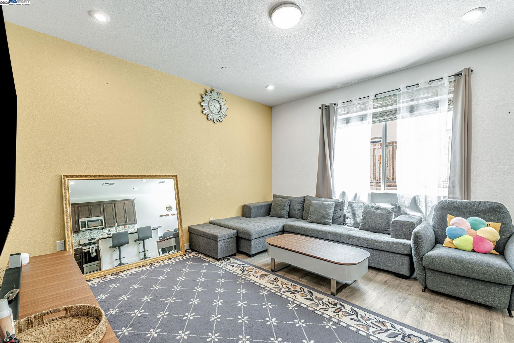 Detail Gallery Image 6 of 46 For 1508 Landing Street, Pittsburg,  CA 94565 - 4 Beds | 3 Baths