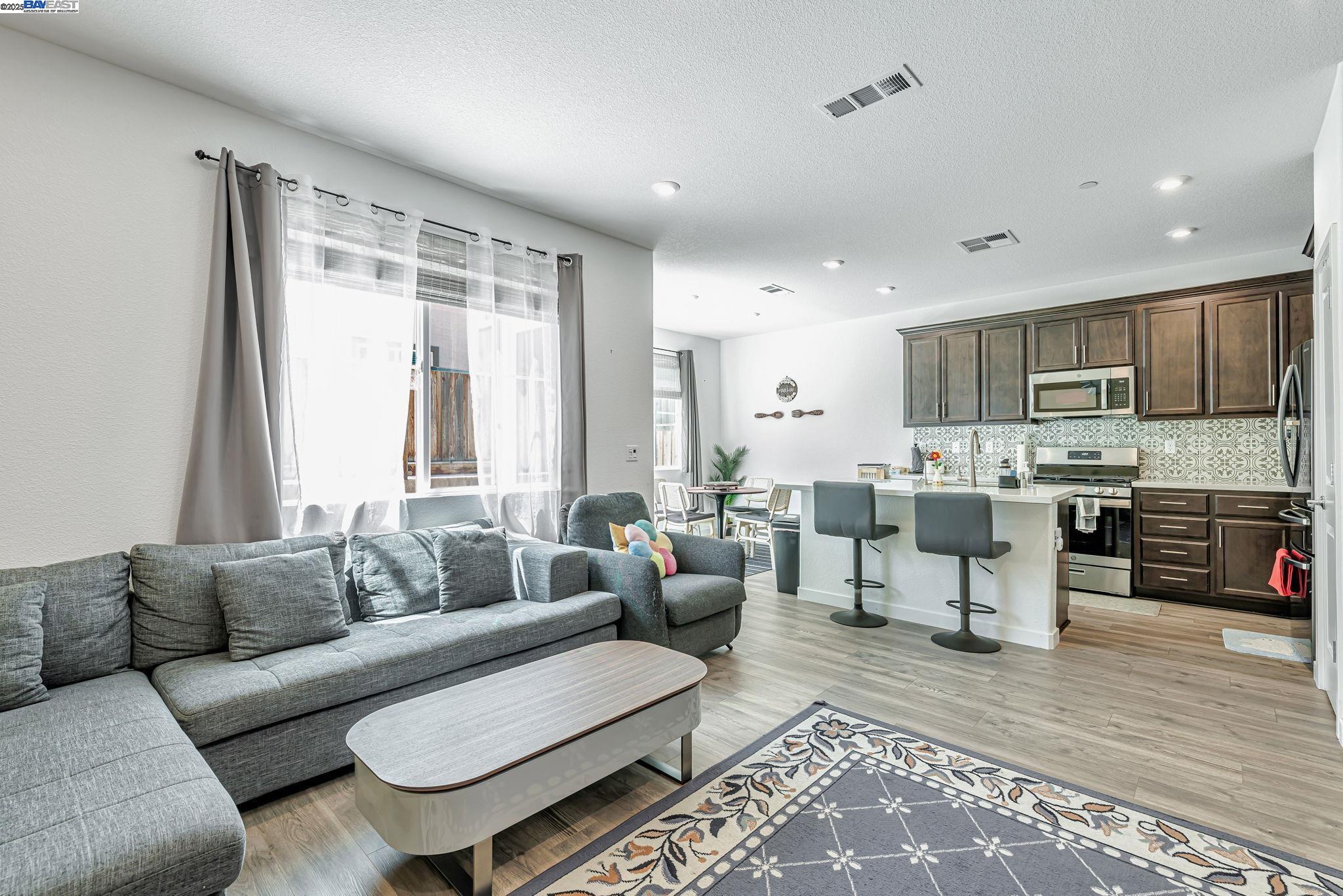Detail Gallery Image 7 of 46 For 1508 Landing Street, Pittsburg,  CA 94565 - 4 Beds | 3 Baths