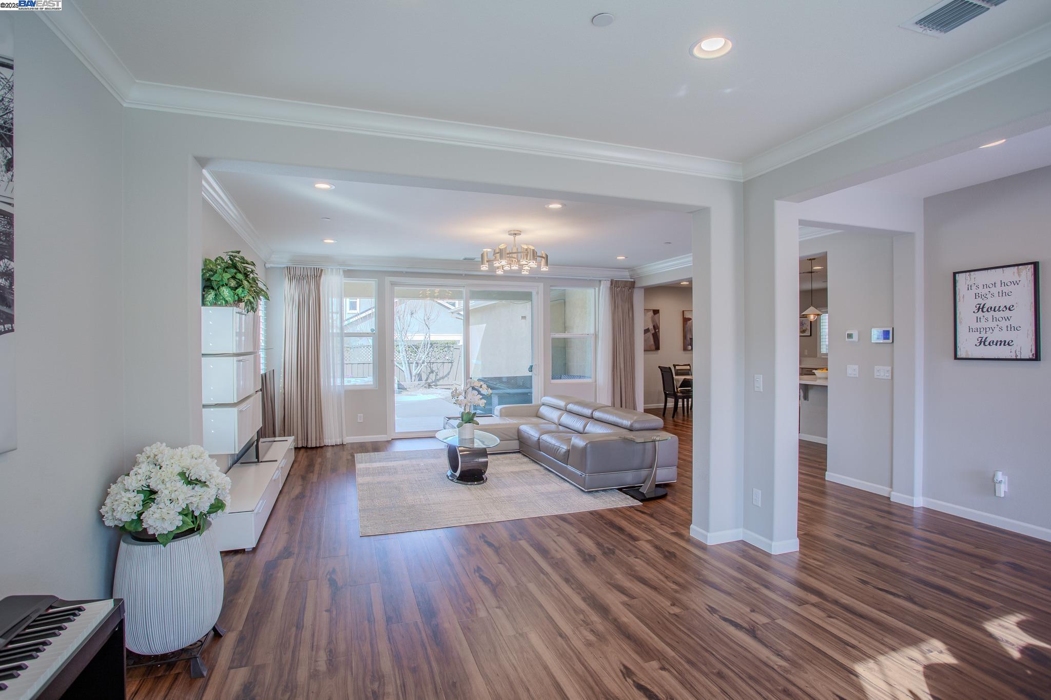 Detail Gallery Image 4 of 55 For 2239 Jessica Way, Tracy,  CA 95377 - 4 Beds | 3 Baths