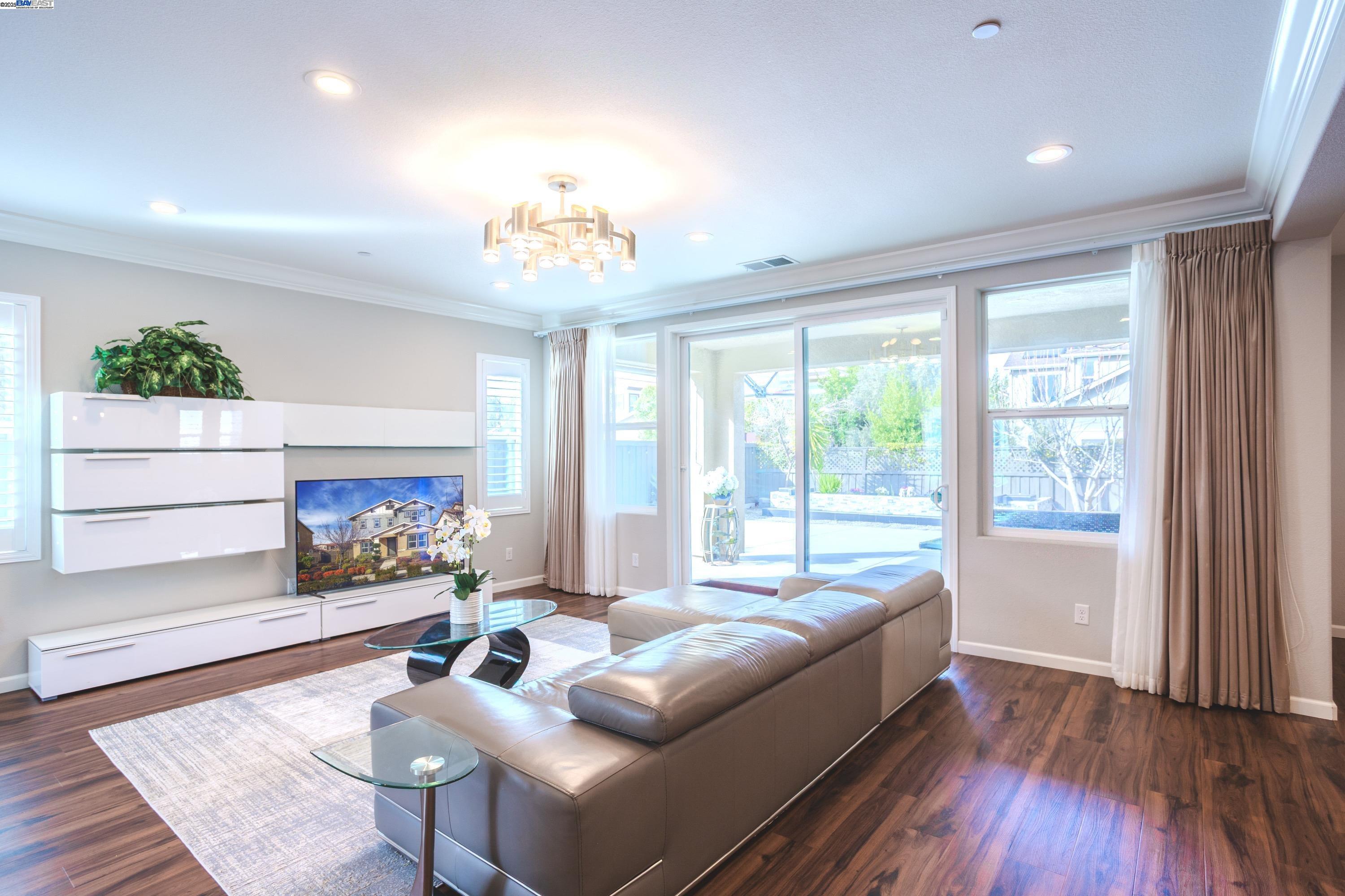 Detail Gallery Image 8 of 55 For 2239 Jessica Way, Tracy,  CA 95377 - 4 Beds | 3 Baths