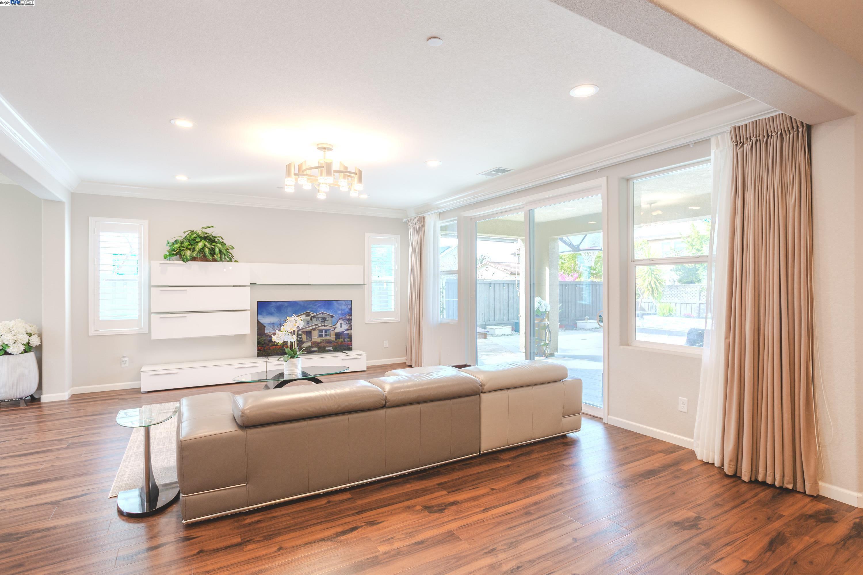 Detail Gallery Image 9 of 55 For 2239 Jessica Way, Tracy,  CA 95377 - 4 Beds | 3 Baths
