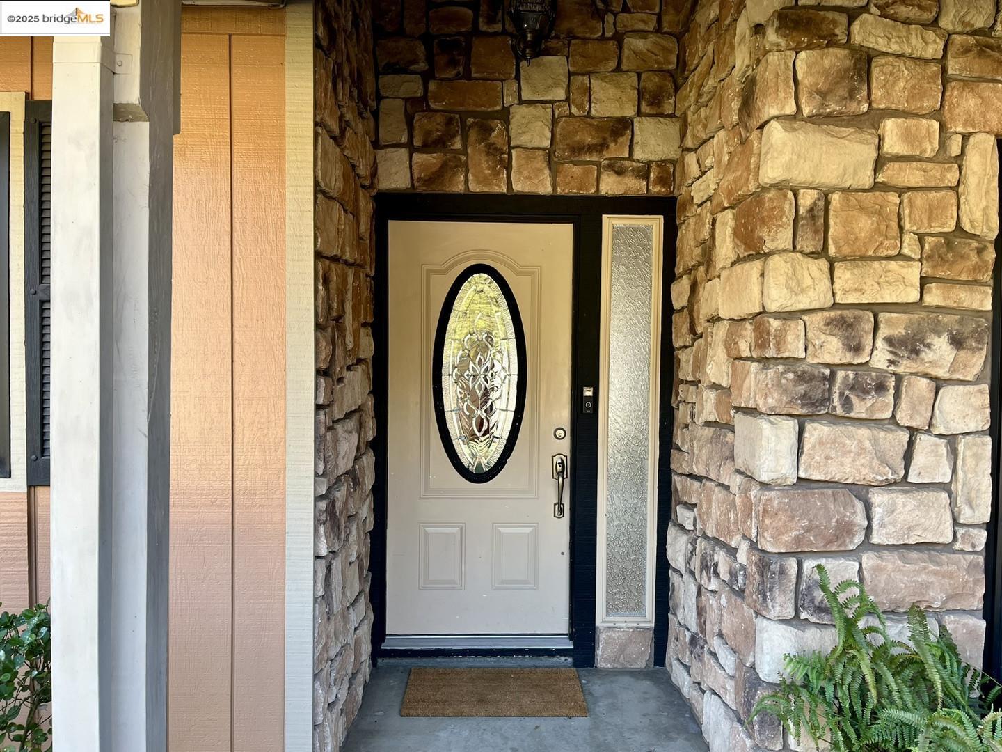Detail Gallery Image 2 of 32 For 1902 Mclaren Dr, Roseville,  CA 95661 - 4 Beds | 2/1 Baths