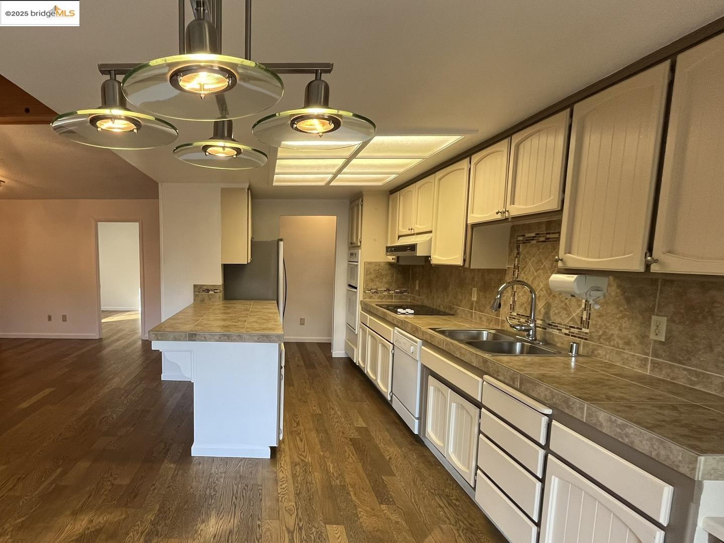 Detail Gallery Image 14 of 32 For 1902 Mclaren Dr, Roseville,  CA 95661 - 4 Beds | 2/1 Baths