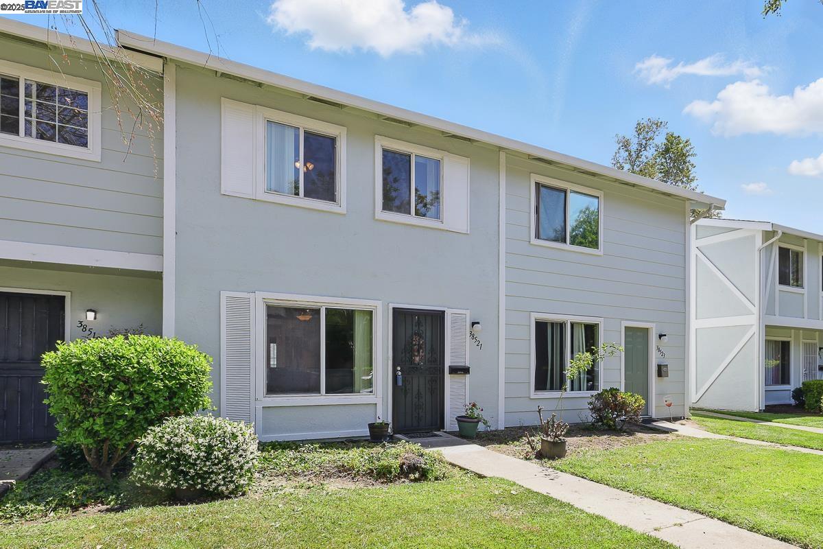 More Details about MLS # 41096800 : 38521 ROYAL ANN CMN
