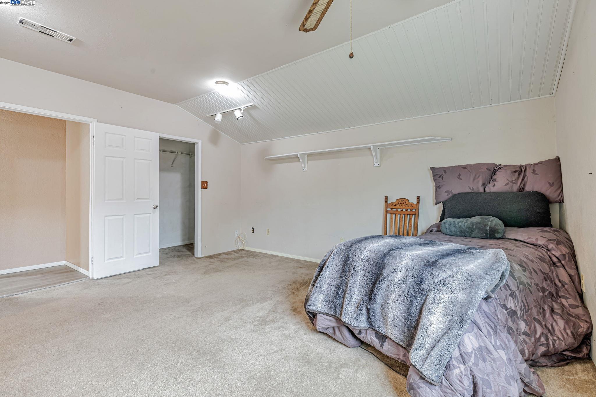 Detail Gallery Image 13 of 31 For 1420 Franquette Ave, Santa Rosa,  CA 95405 - 3 Beds | 3 Baths