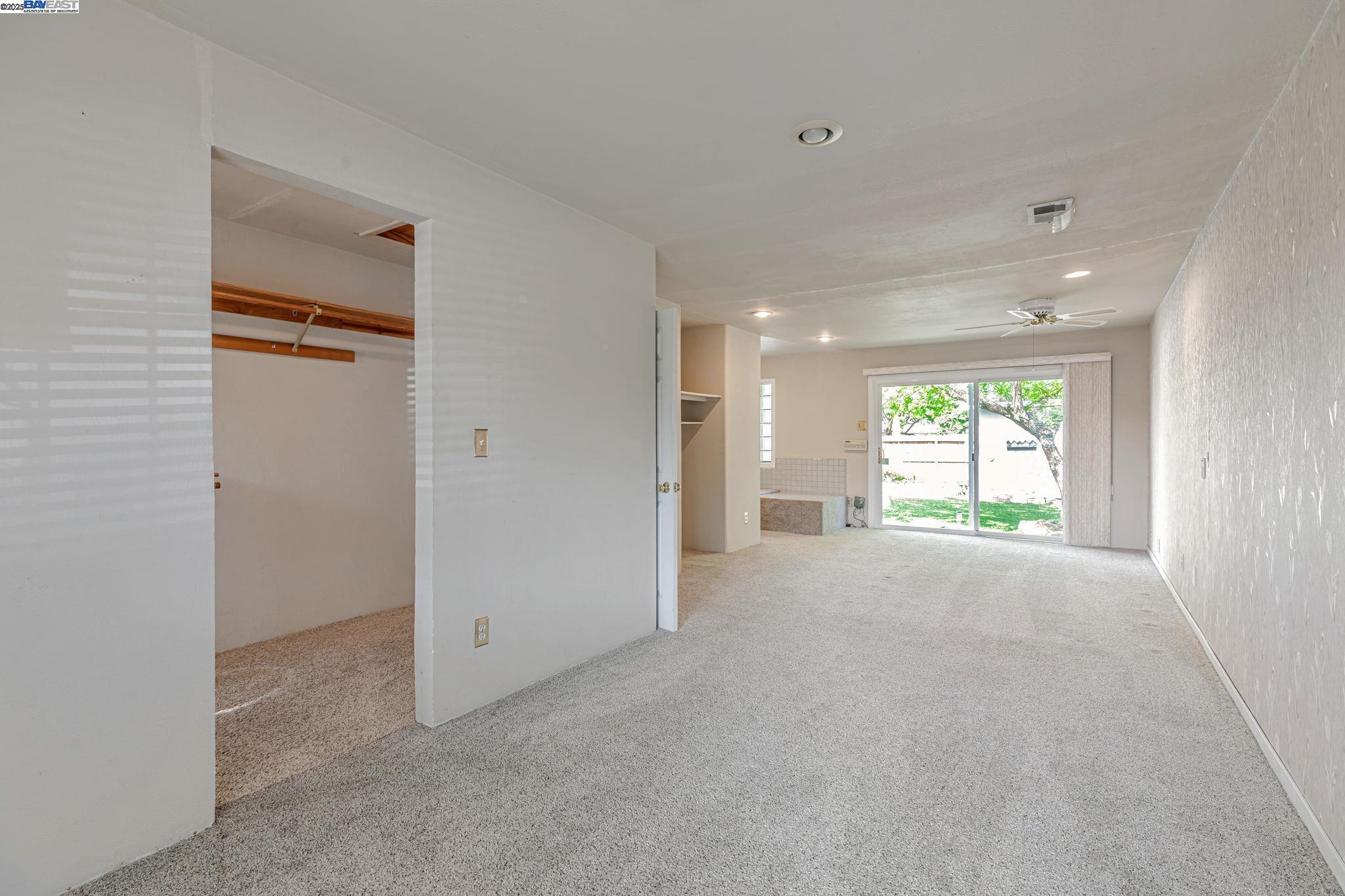 Detail Gallery Image 15 of 31 For 1420 Franquette Ave, Santa Rosa,  CA 95405 - 3 Beds | 3 Baths