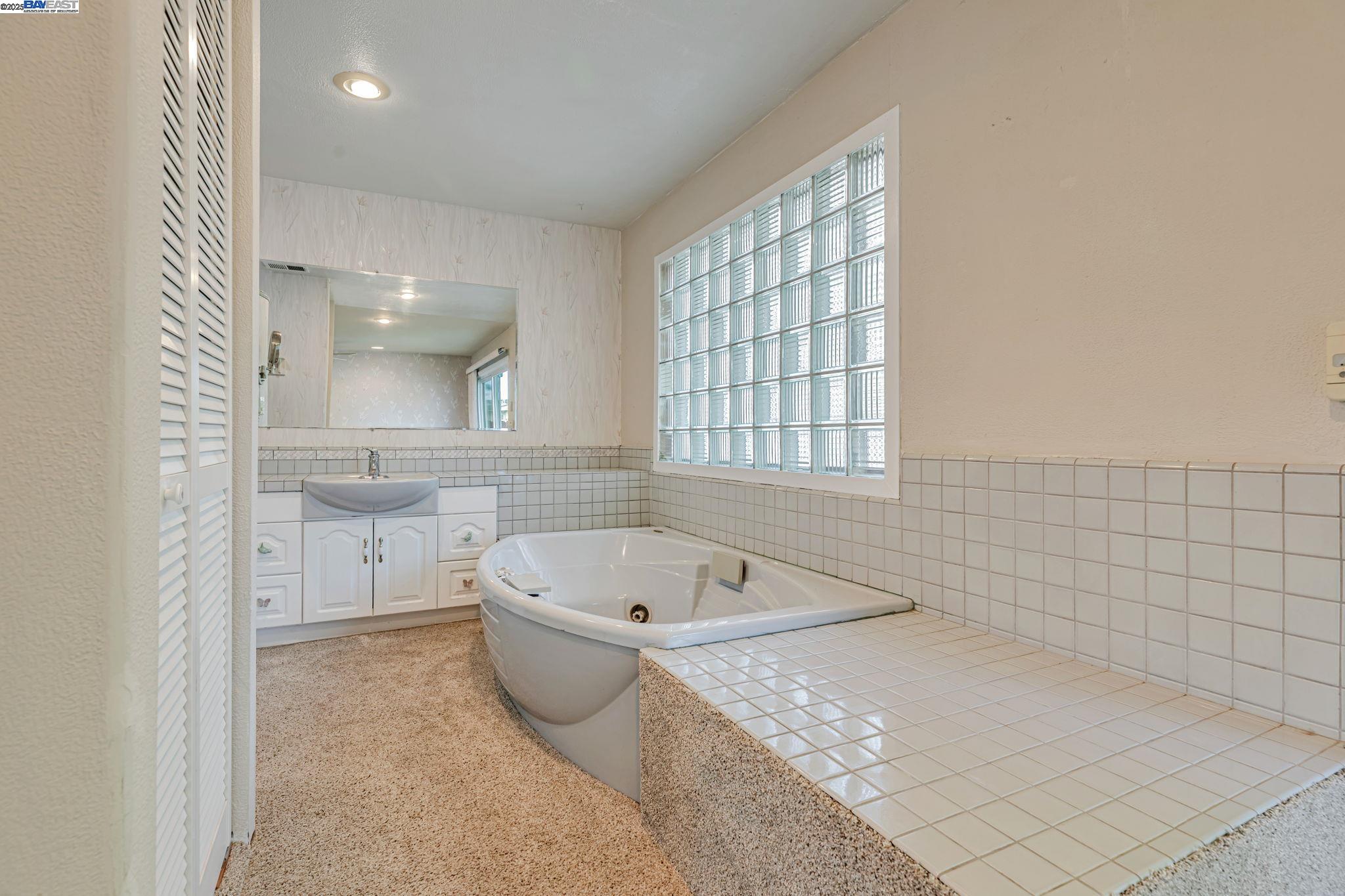 Detail Gallery Image 20 of 31 For 1420 Franquette Ave, Santa Rosa,  CA 95405 - 3 Beds | 3 Baths