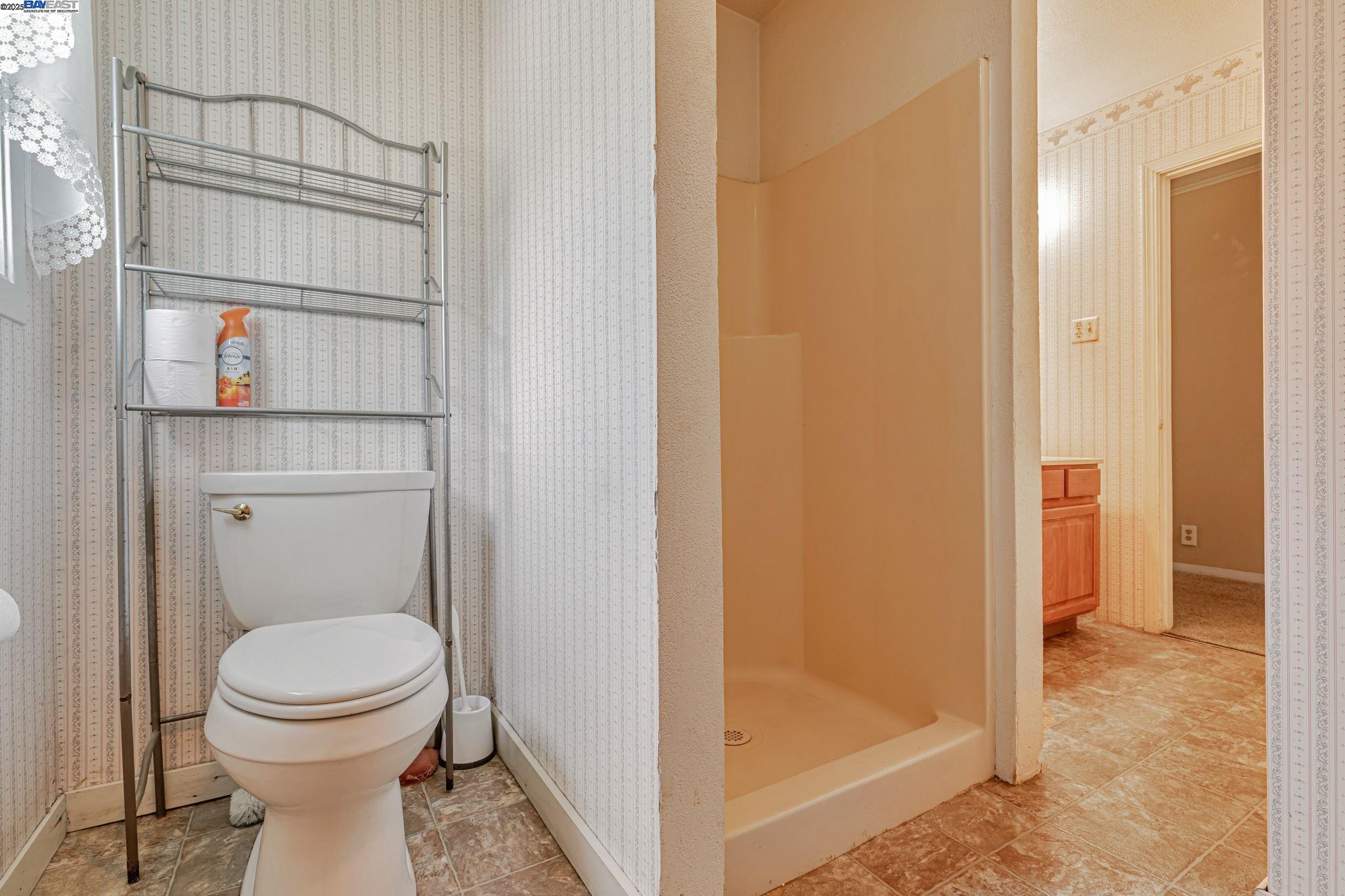 Detail Gallery Image 22 of 31 For 1420 Franquette Ave, Santa Rosa,  CA 95405 - 3 Beds | 3 Baths