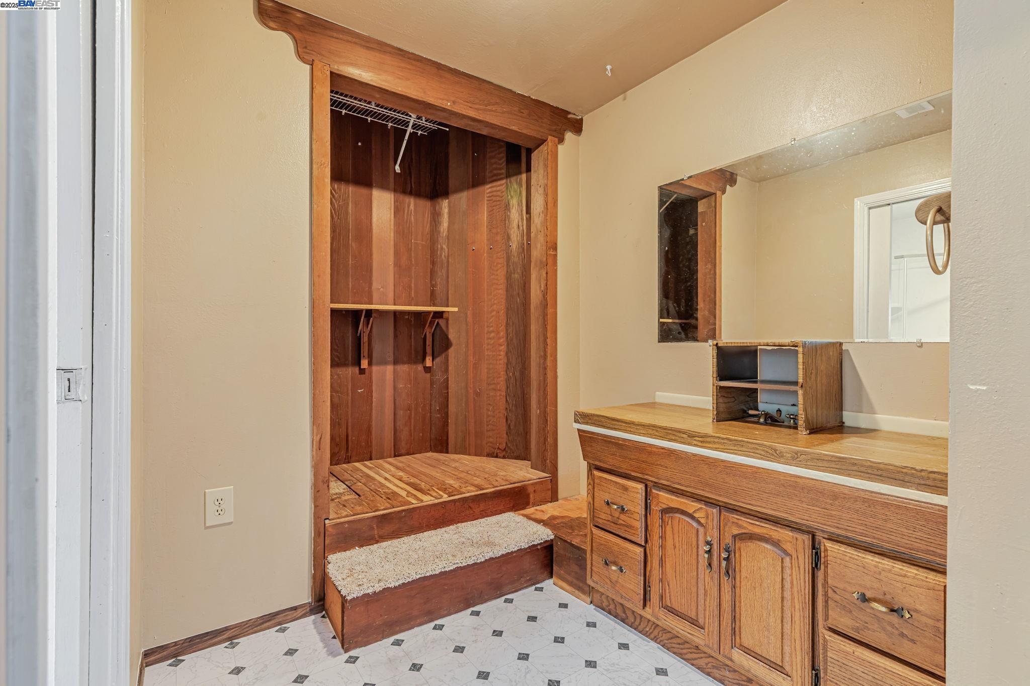 Detail Gallery Image 23 of 31 For 1420 Franquette Ave, Santa Rosa,  CA 95405 - 3 Beds | 3 Baths