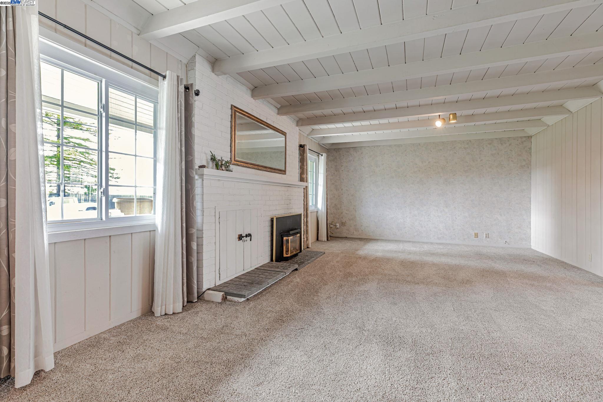 Detail Gallery Image 4 of 31 For 1420 Franquette Ave, Santa Rosa,  CA 95405 - 3 Beds | 3 Baths