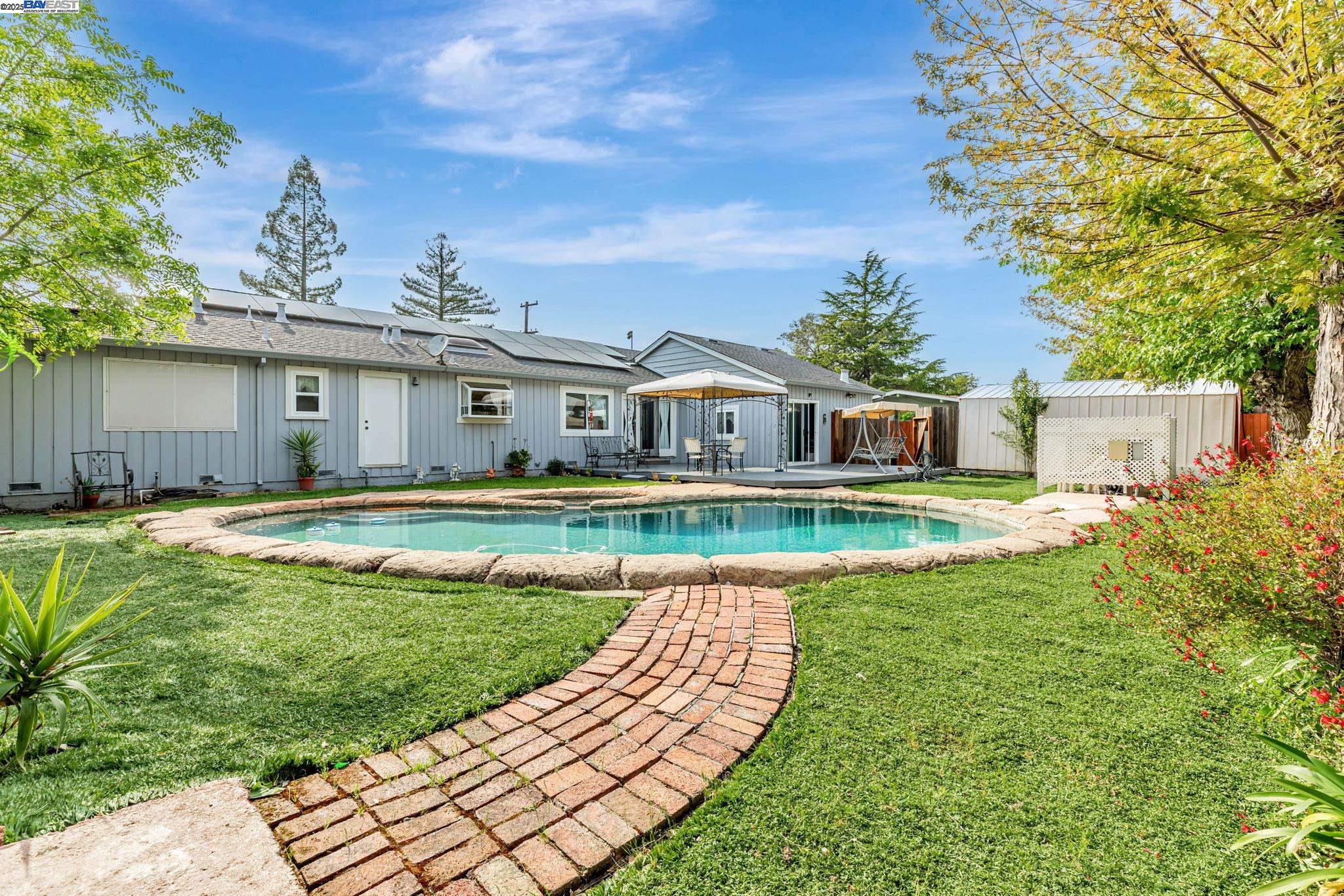 Detail Gallery Image 31 of 31 For 1420 Franquette Ave, Santa Rosa,  CA 95405 - 3 Beds | 3 Baths
