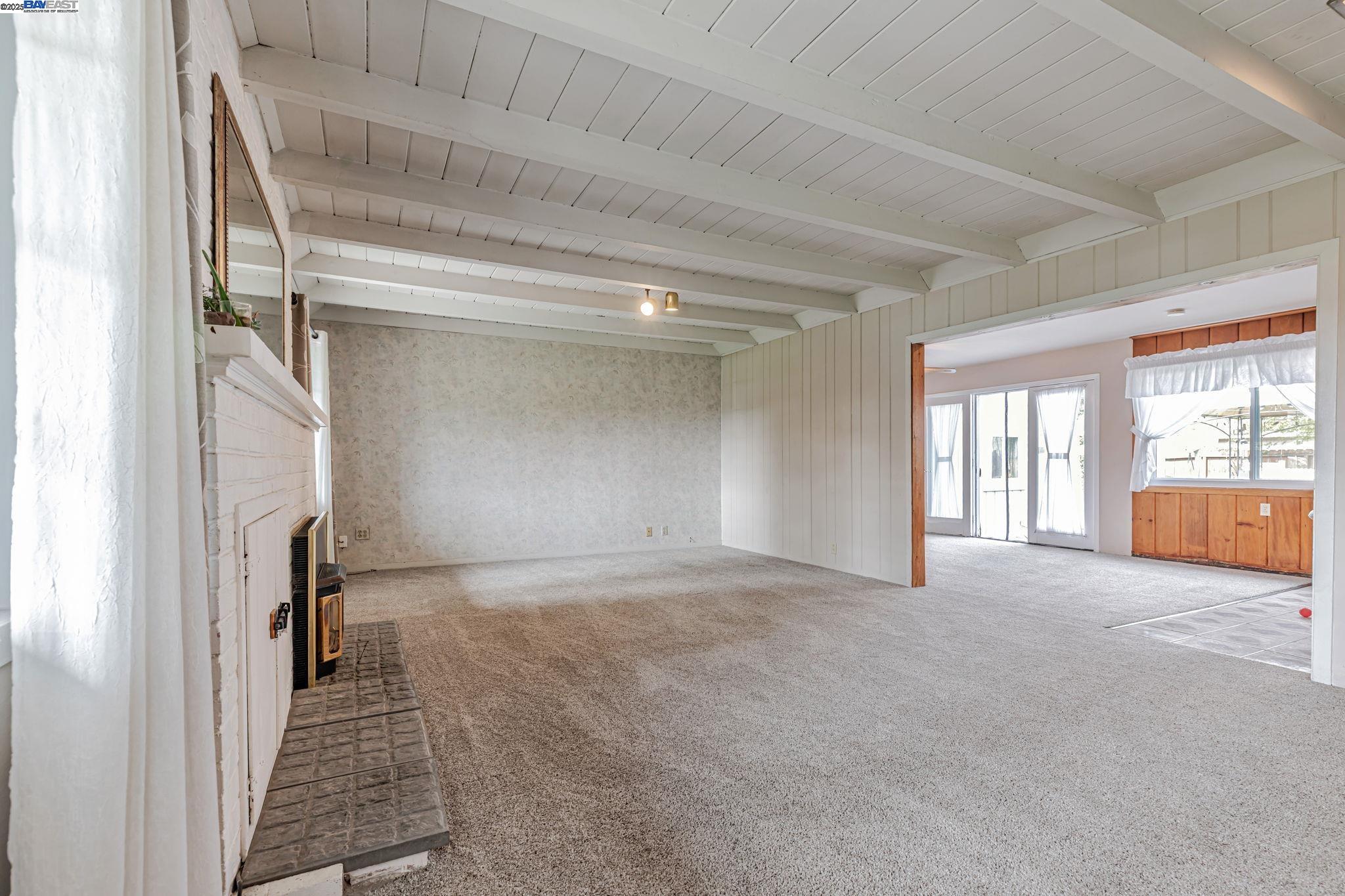Detail Gallery Image 5 of 31 For 1420 Franquette Ave, Santa Rosa,  CA 95405 - 3 Beds | 3 Baths