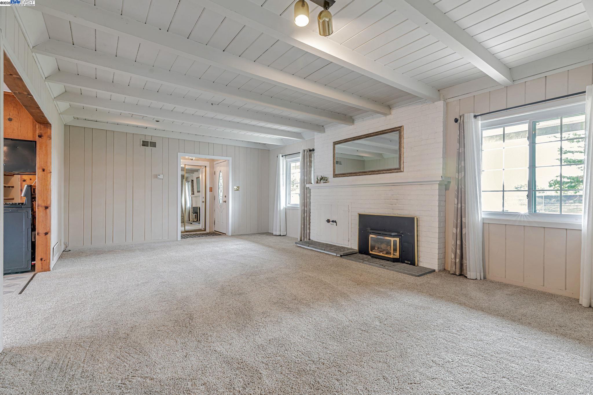 Detail Gallery Image 6 of 31 For 1420 Franquette Ave, Santa Rosa,  CA 95405 - 3 Beds | 3 Baths
