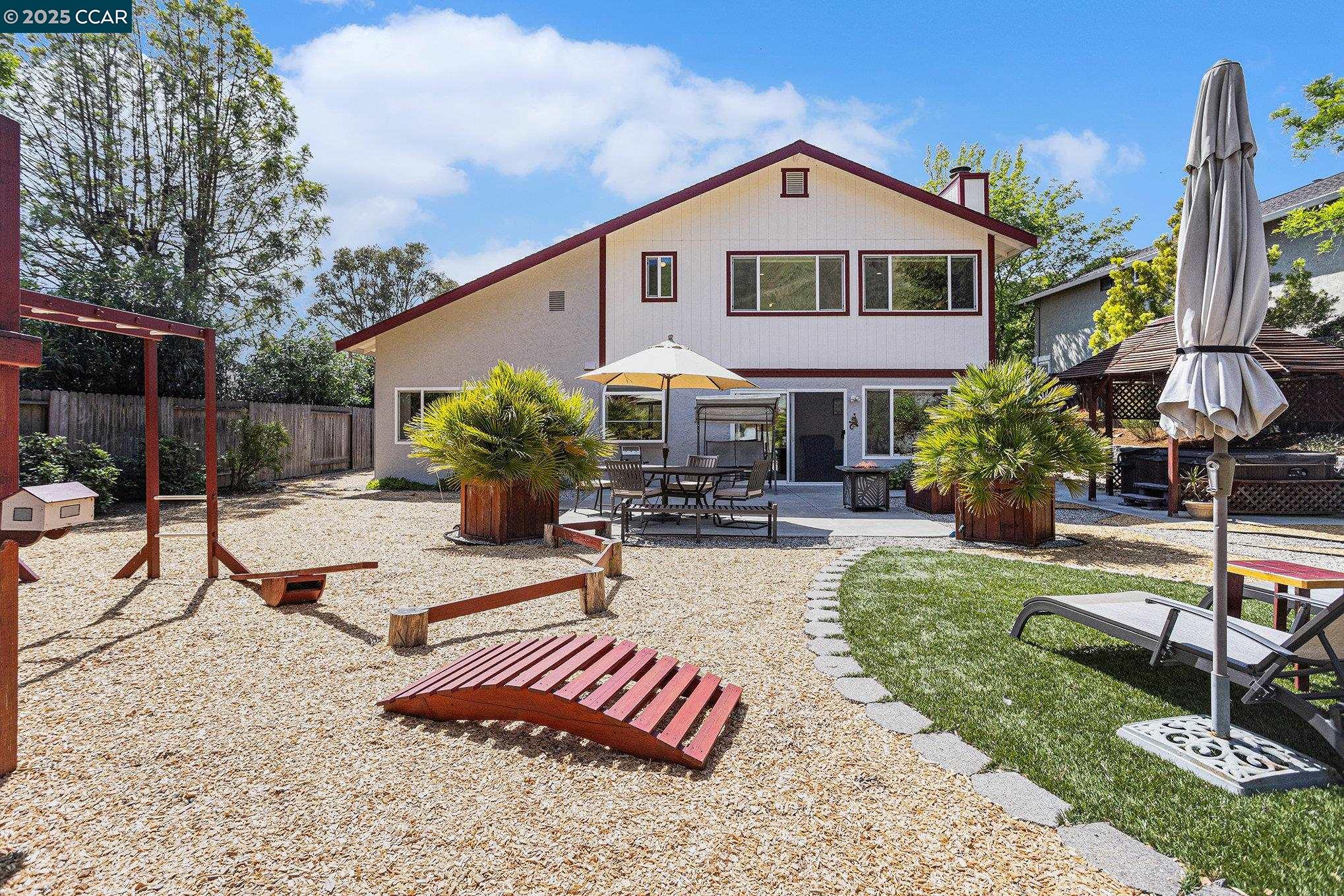 Detail Gallery Image 2 of 37 For 908 Rose Dr, Benicia,  CA 94510 - 3 Beds | 2/1 Baths