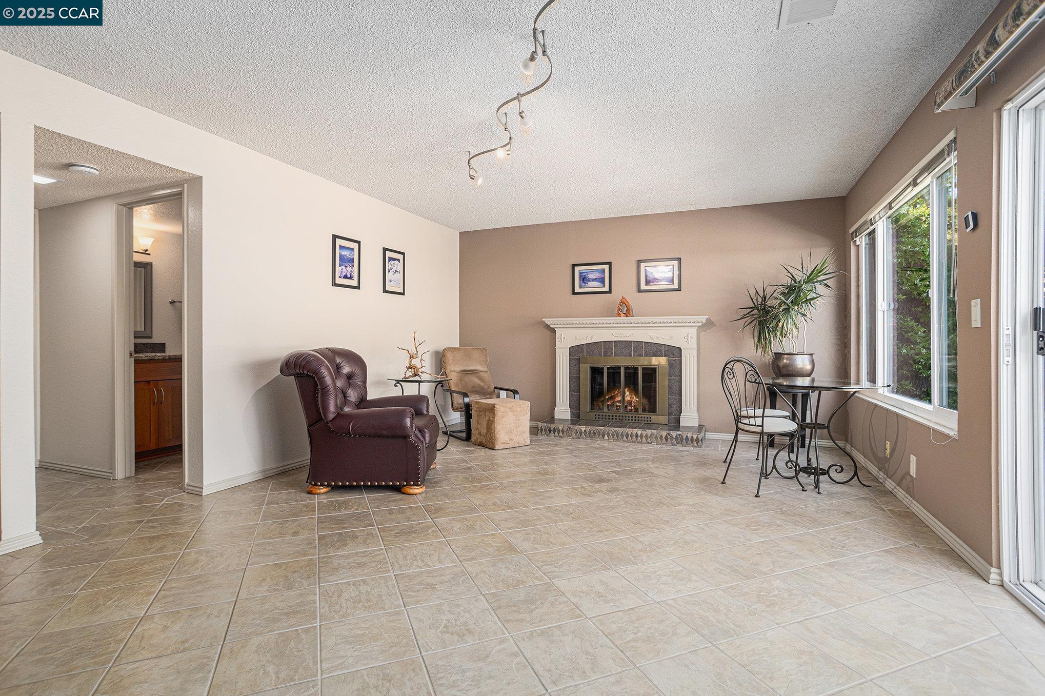 Detail Gallery Image 14 of 37 For 908 Rose Dr, Benicia,  CA 94510 - 3 Beds | 2/1 Baths