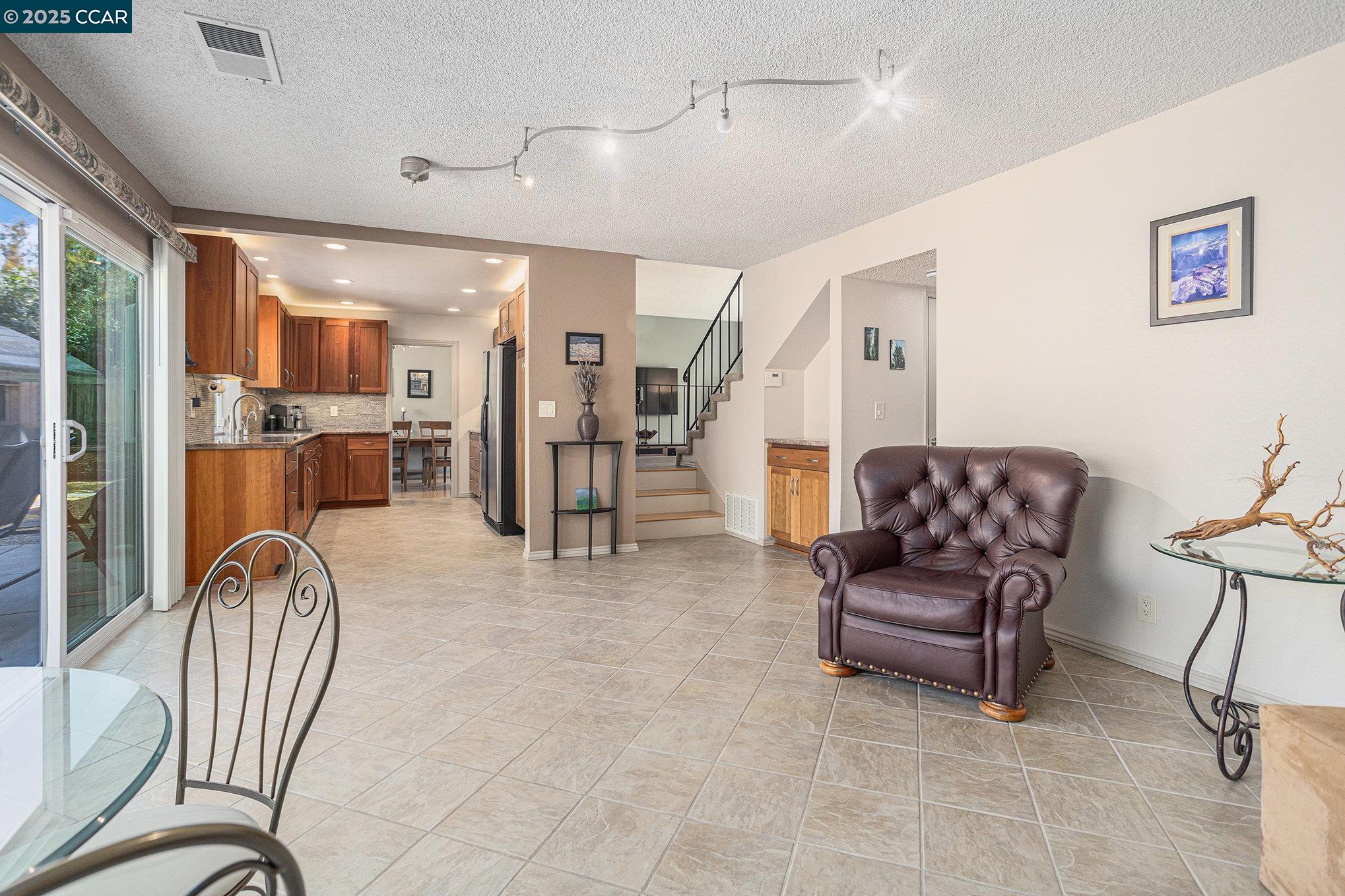Detail Gallery Image 16 of 37 For 908 Rose Dr, Benicia,  CA 94510 - 3 Beds | 2/1 Baths
