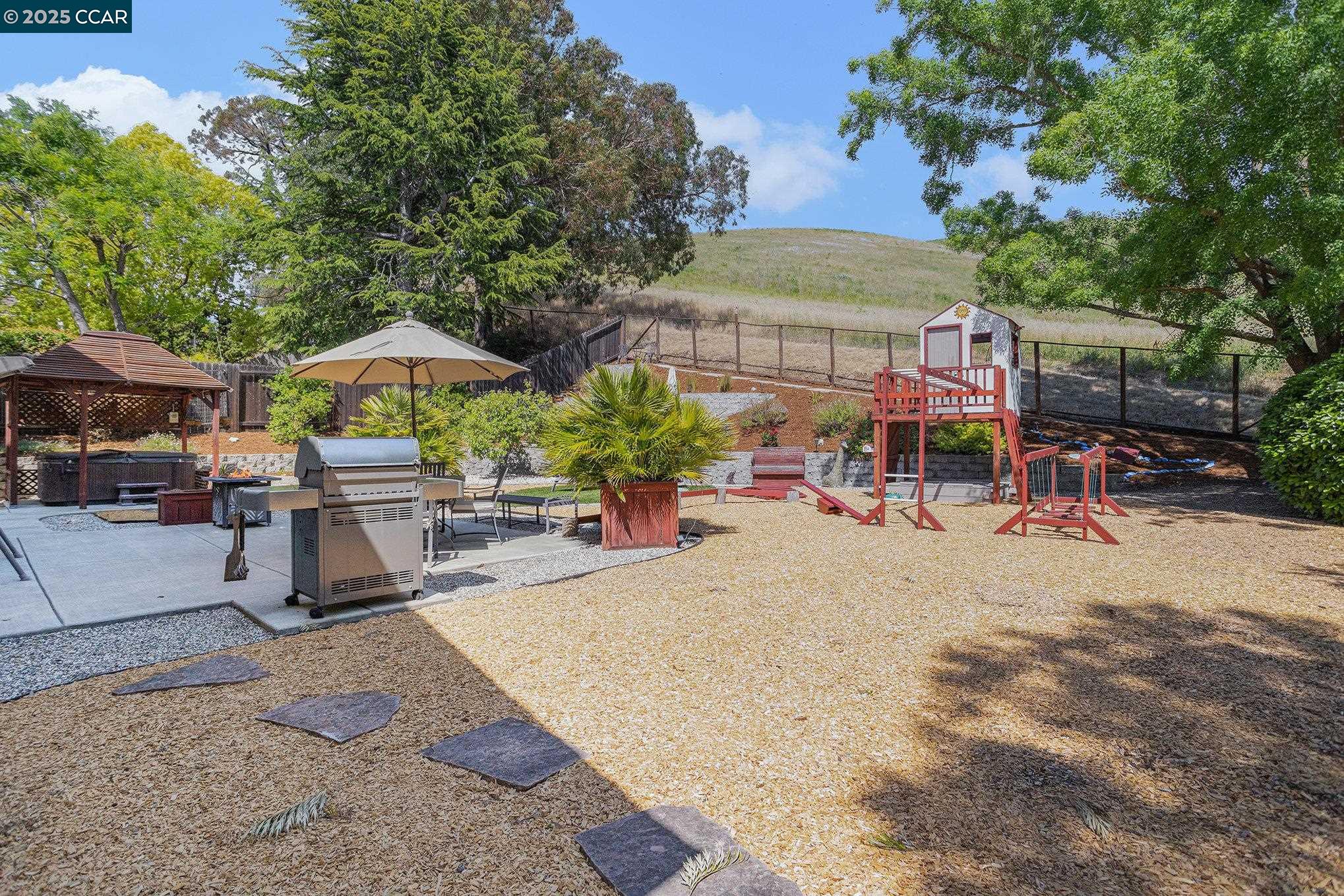 Detail Gallery Image 4 of 37 For 908 Rose Dr, Benicia,  CA 94510 - 3 Beds | 2/1 Baths