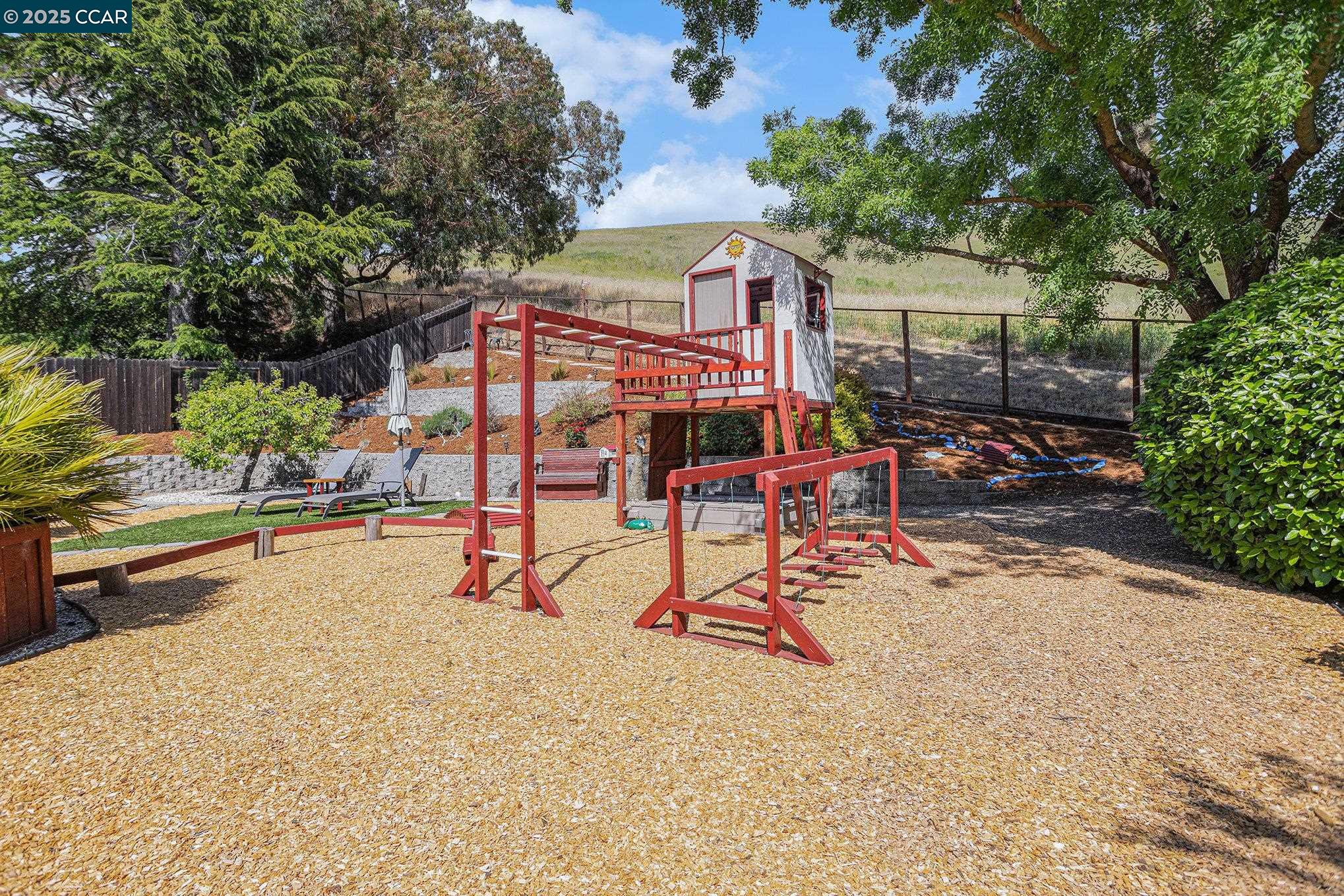 Detail Gallery Image 5 of 37 For 908 Rose Dr, Benicia,  CA 94510 - 3 Beds | 2/1 Baths