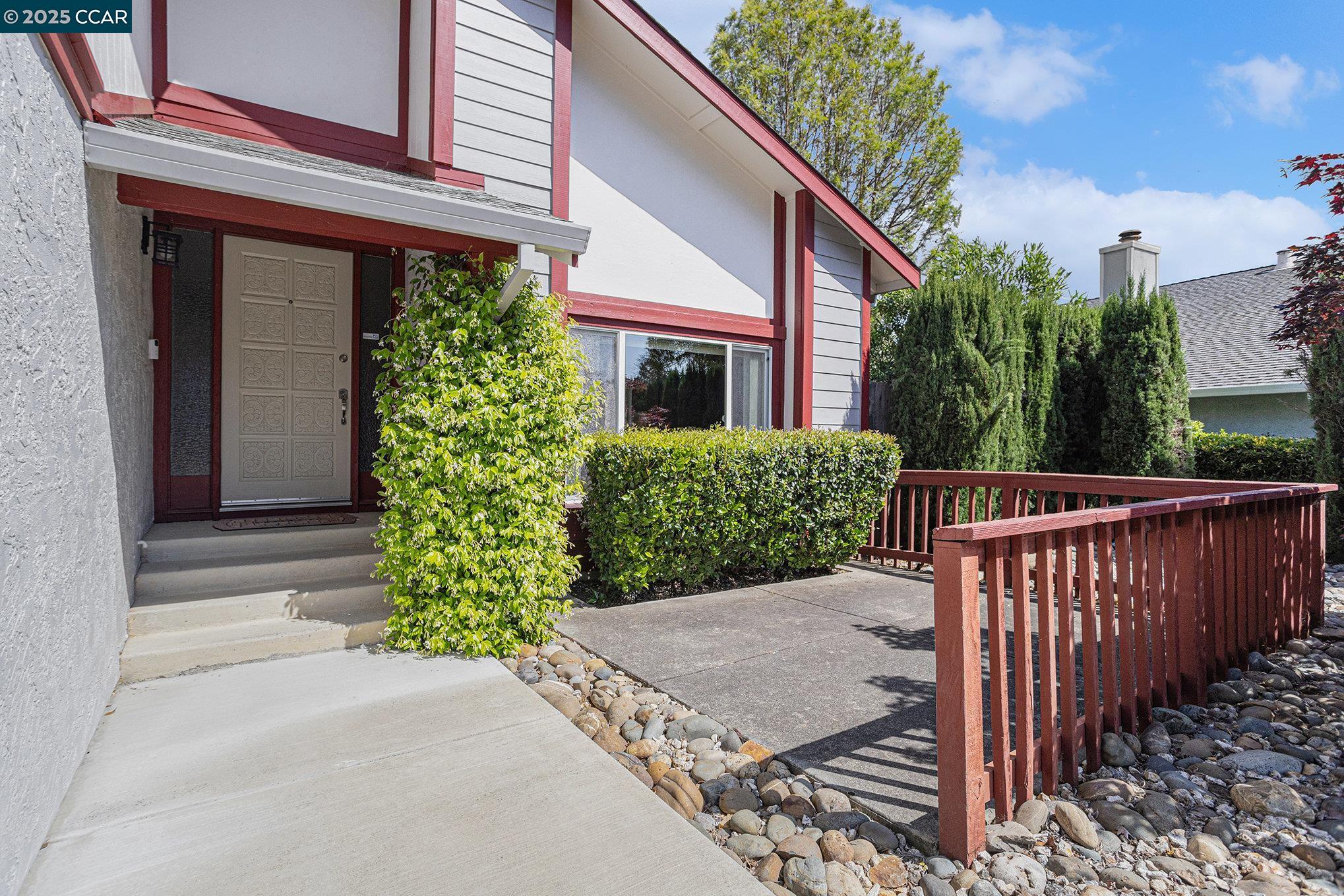 Detail Gallery Image 8 of 37 For 908 Rose Dr, Benicia,  CA 94510 - 3 Beds | 2/1 Baths