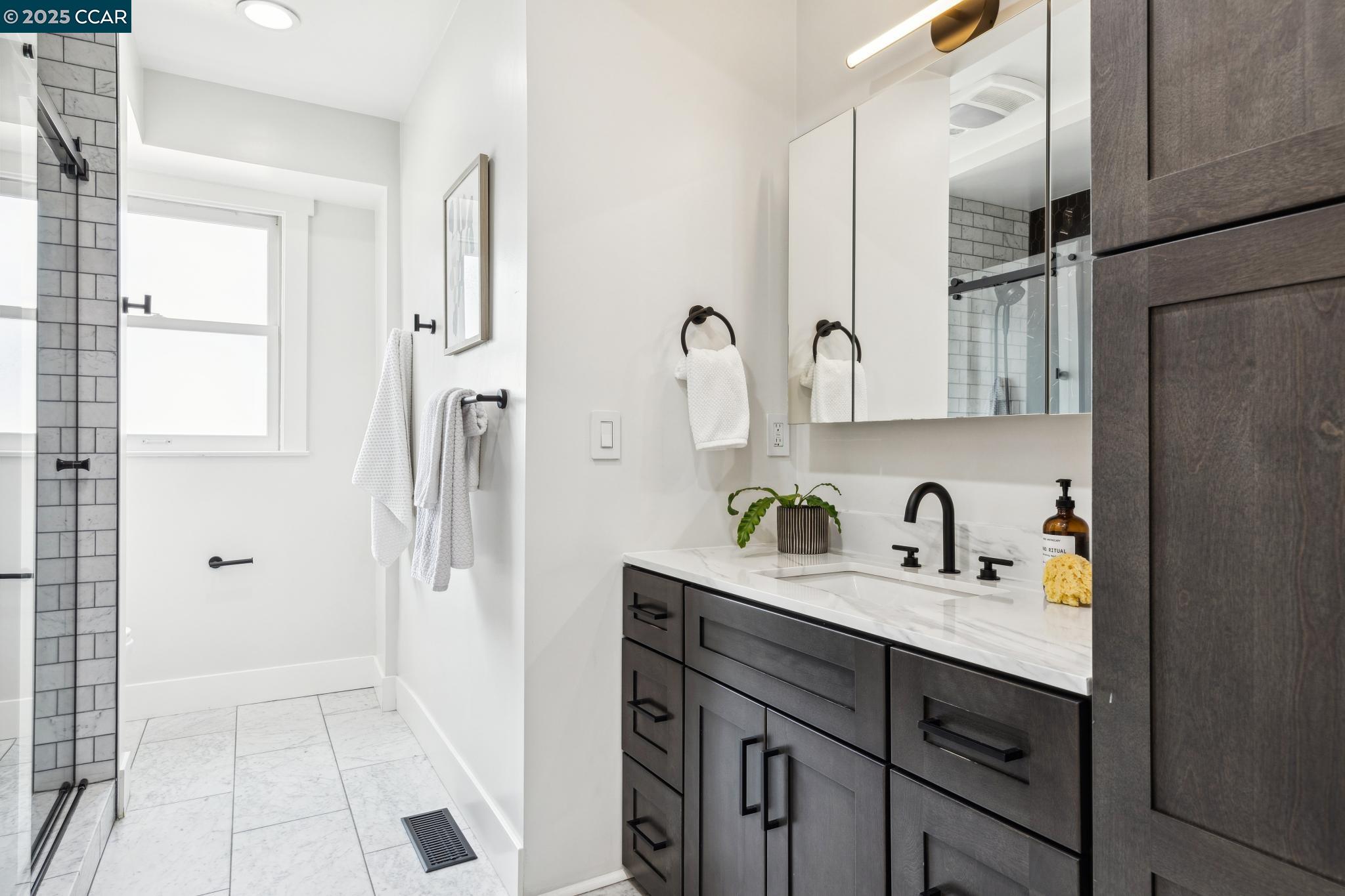 Detail Gallery Image 27 of 40 For 3732 Quigley St, Oakland,  CA 94619 - 4 Beds | 2 Baths